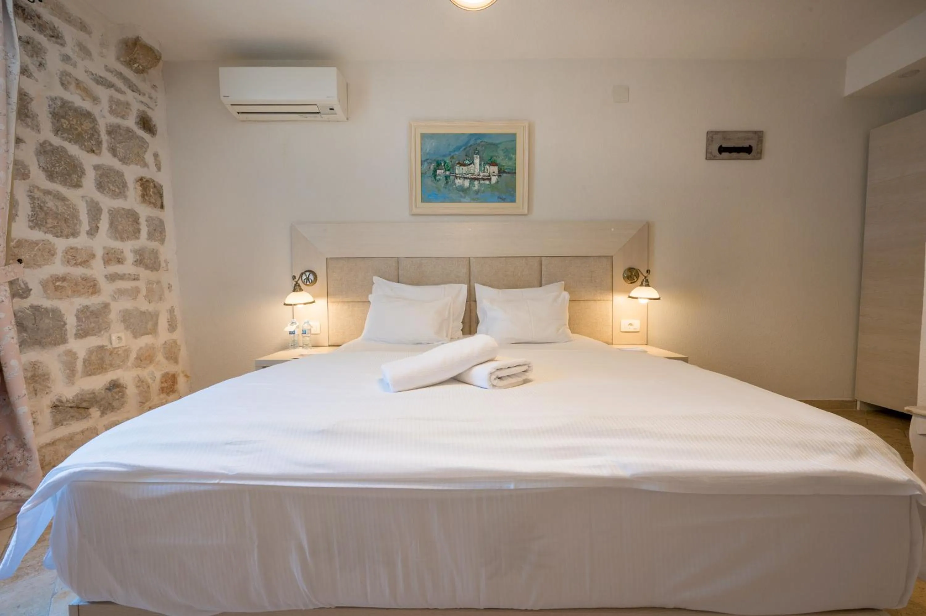 Bed in Conte Hotel & Restaurant