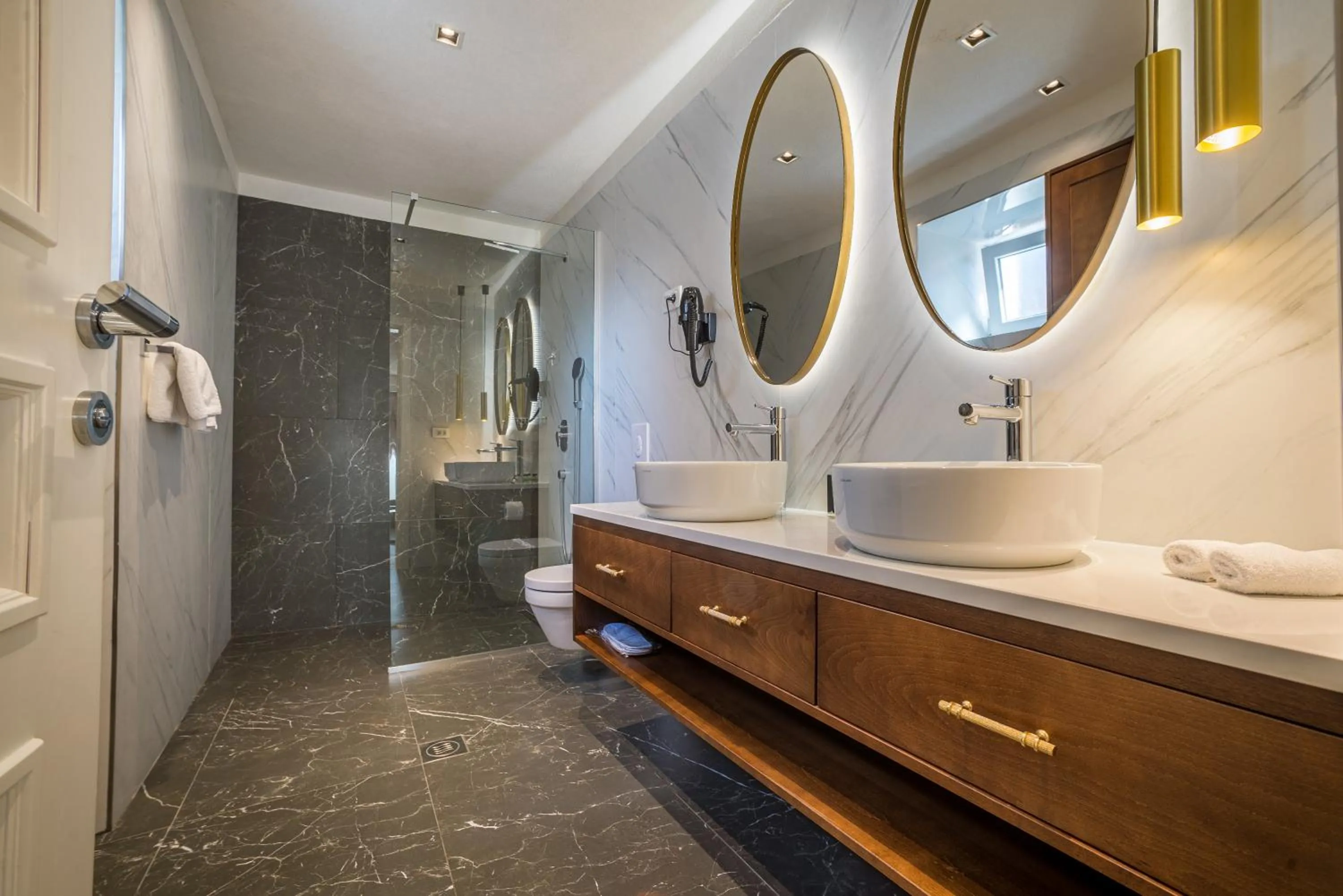 Conte Hotel & Restaurant