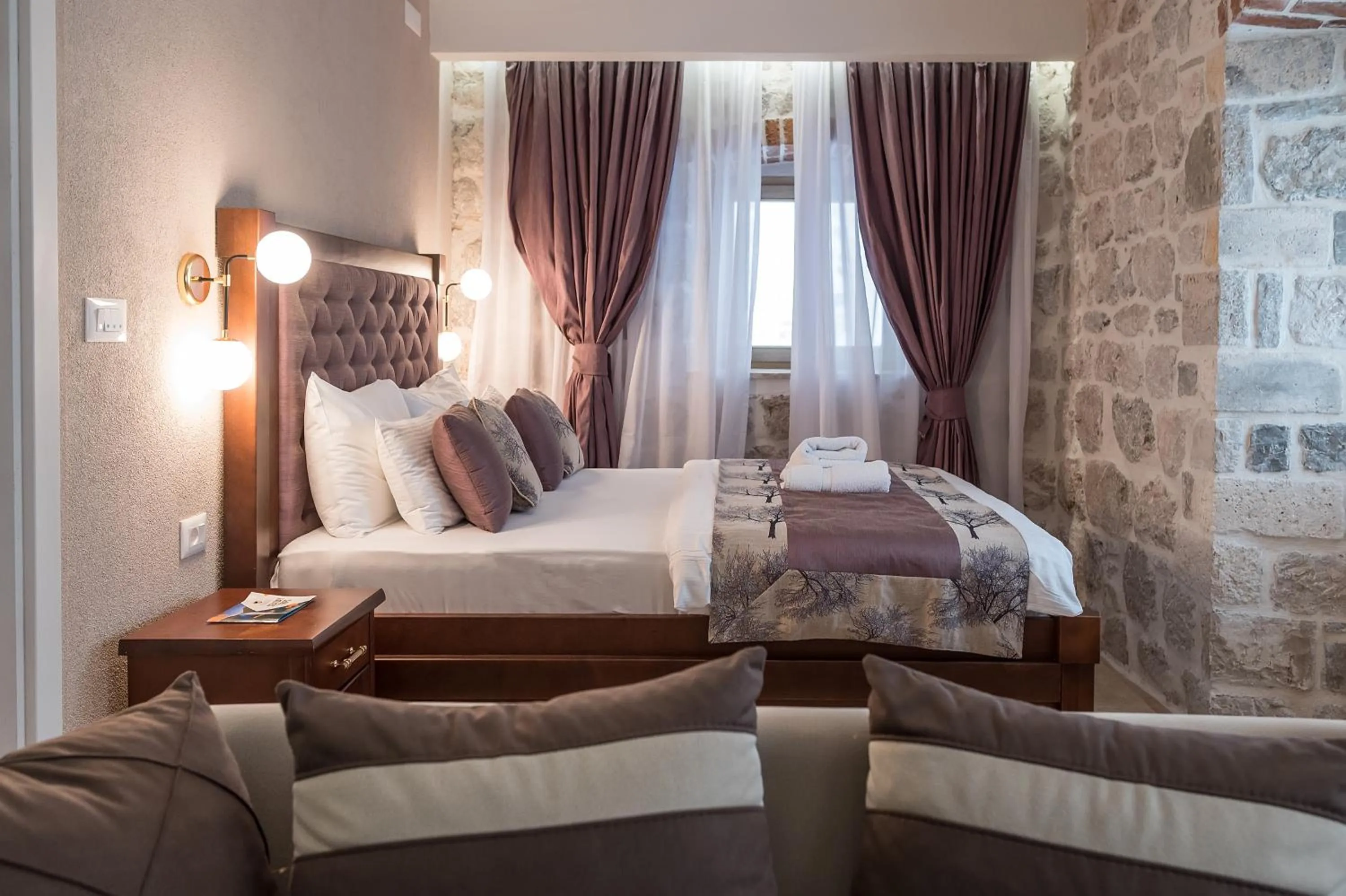 Bed in Conte Hotel & Restaurant