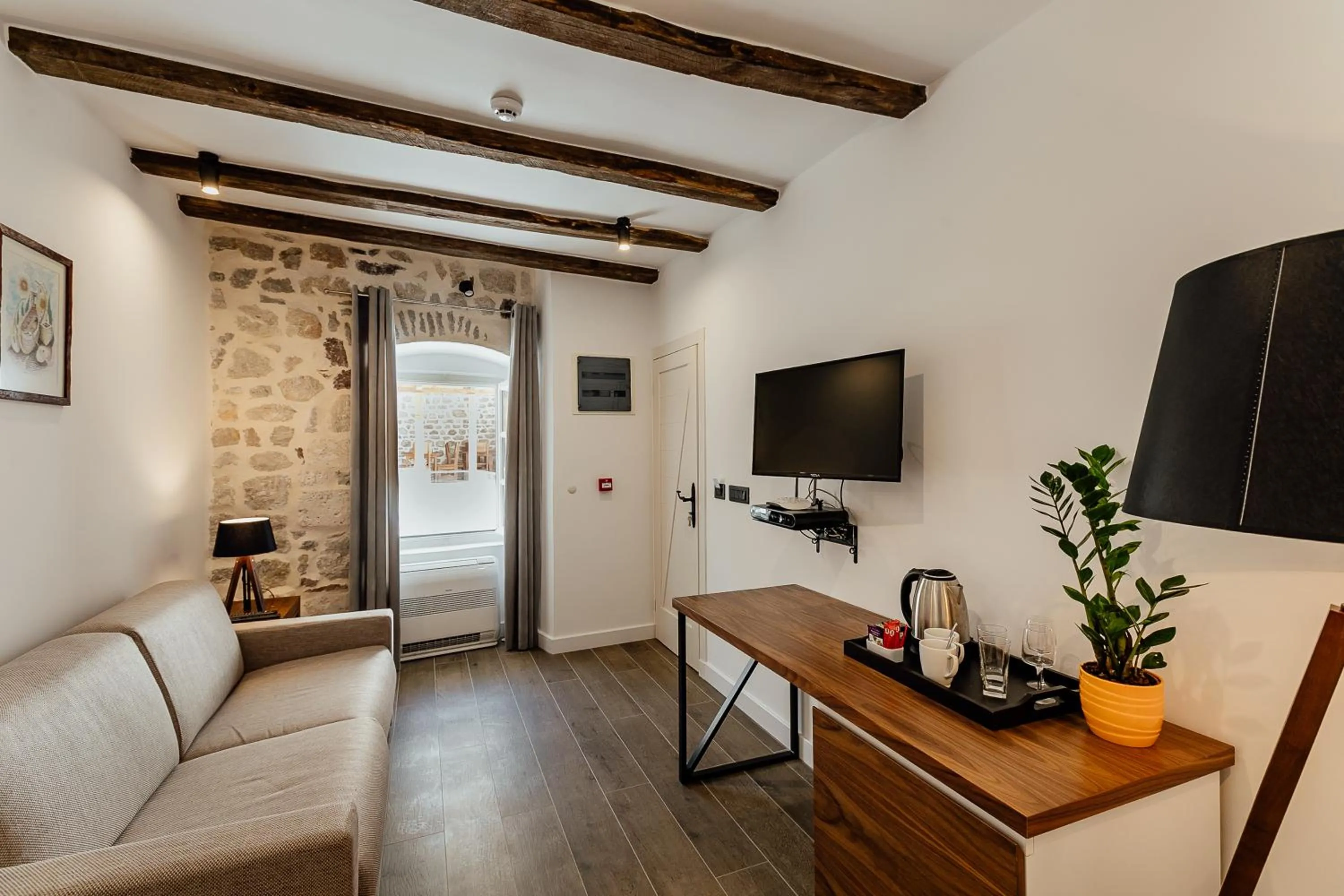 Conte Hotel & Restaurant