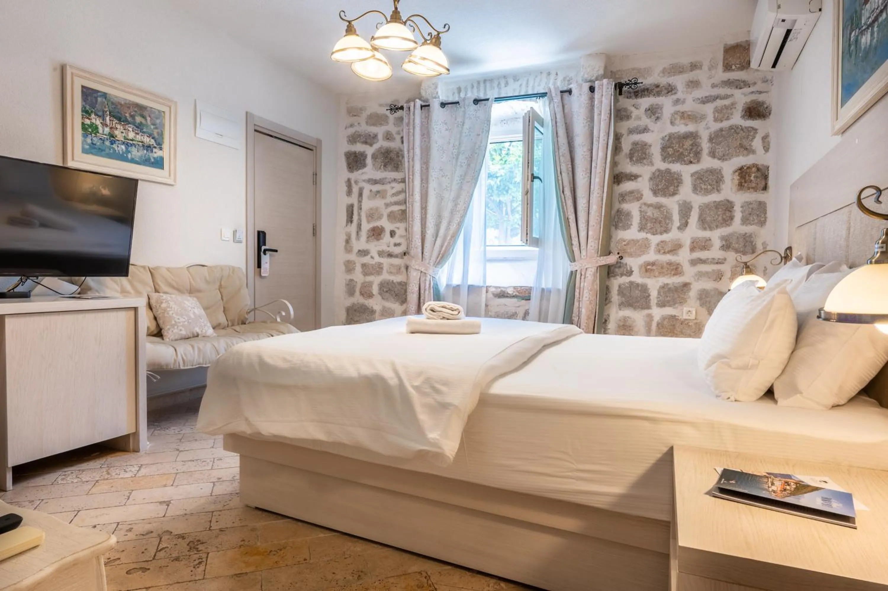 Bed in Conte Hotel & Restaurant