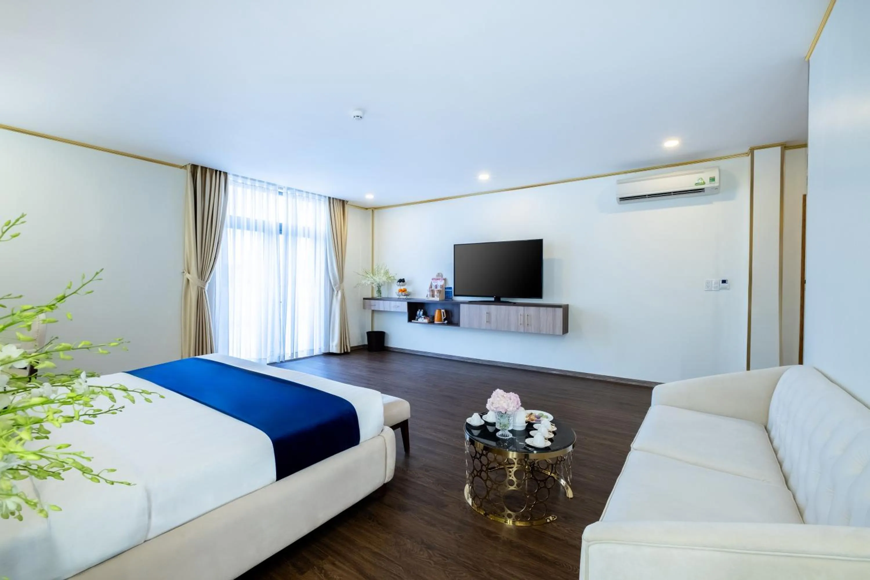 Seating area, Bed in Sandals Star Hotel