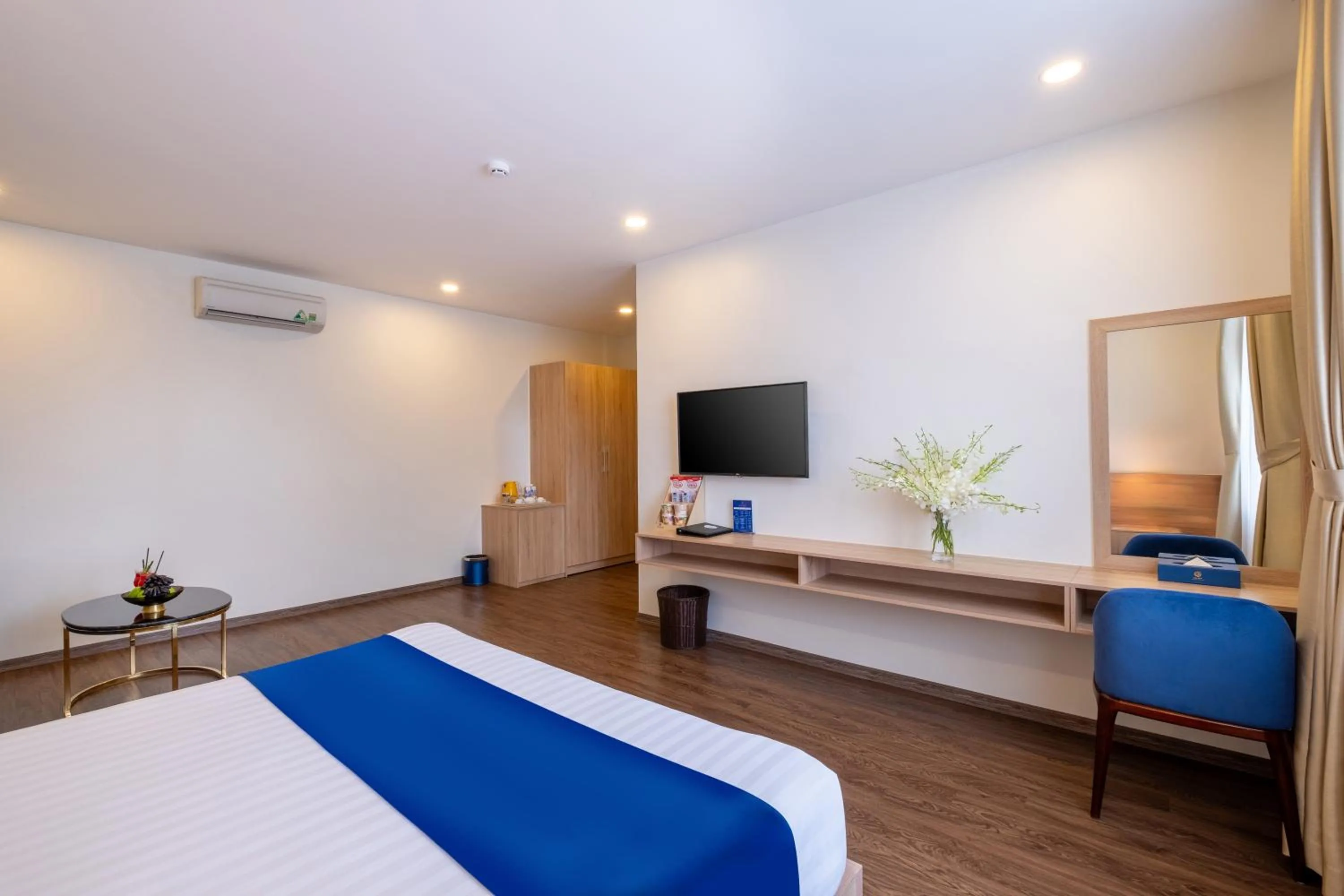 Photo of the whole room, Bed in Sandals Star Hotel