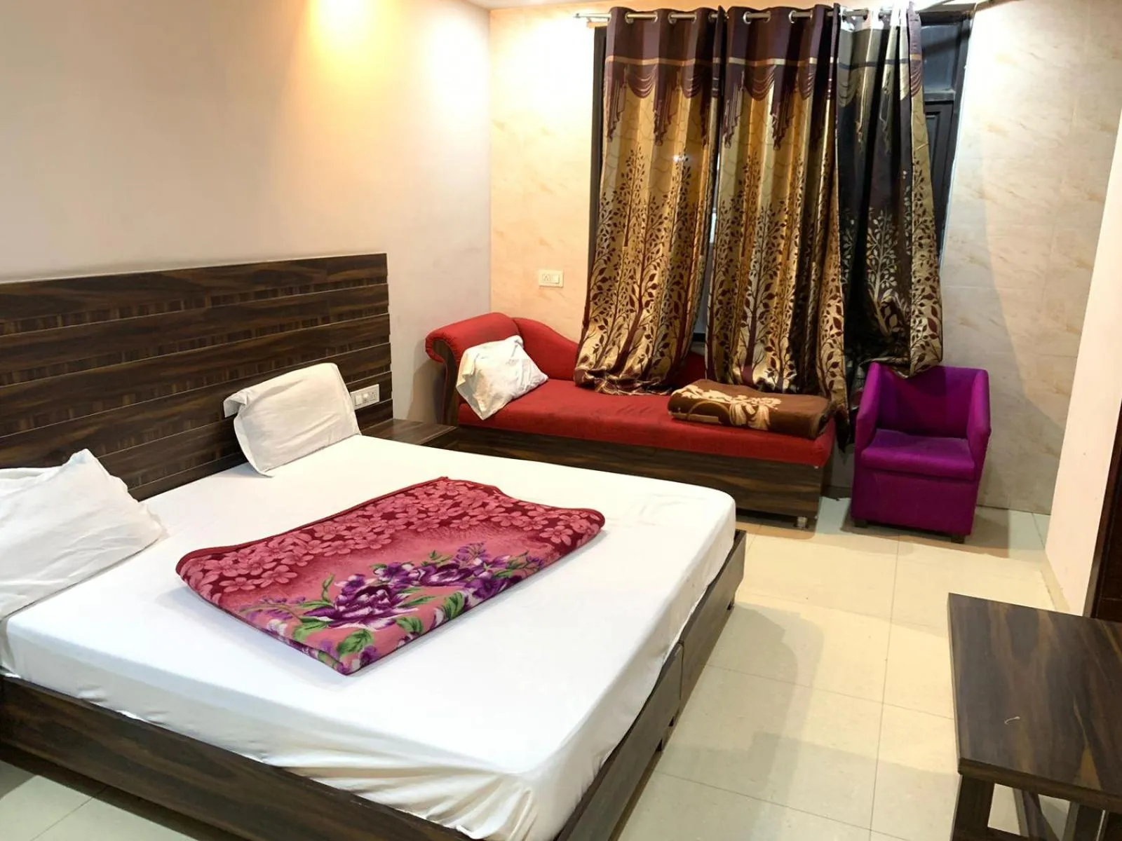 Seating area, Bed in Hotel Sukhman Residency