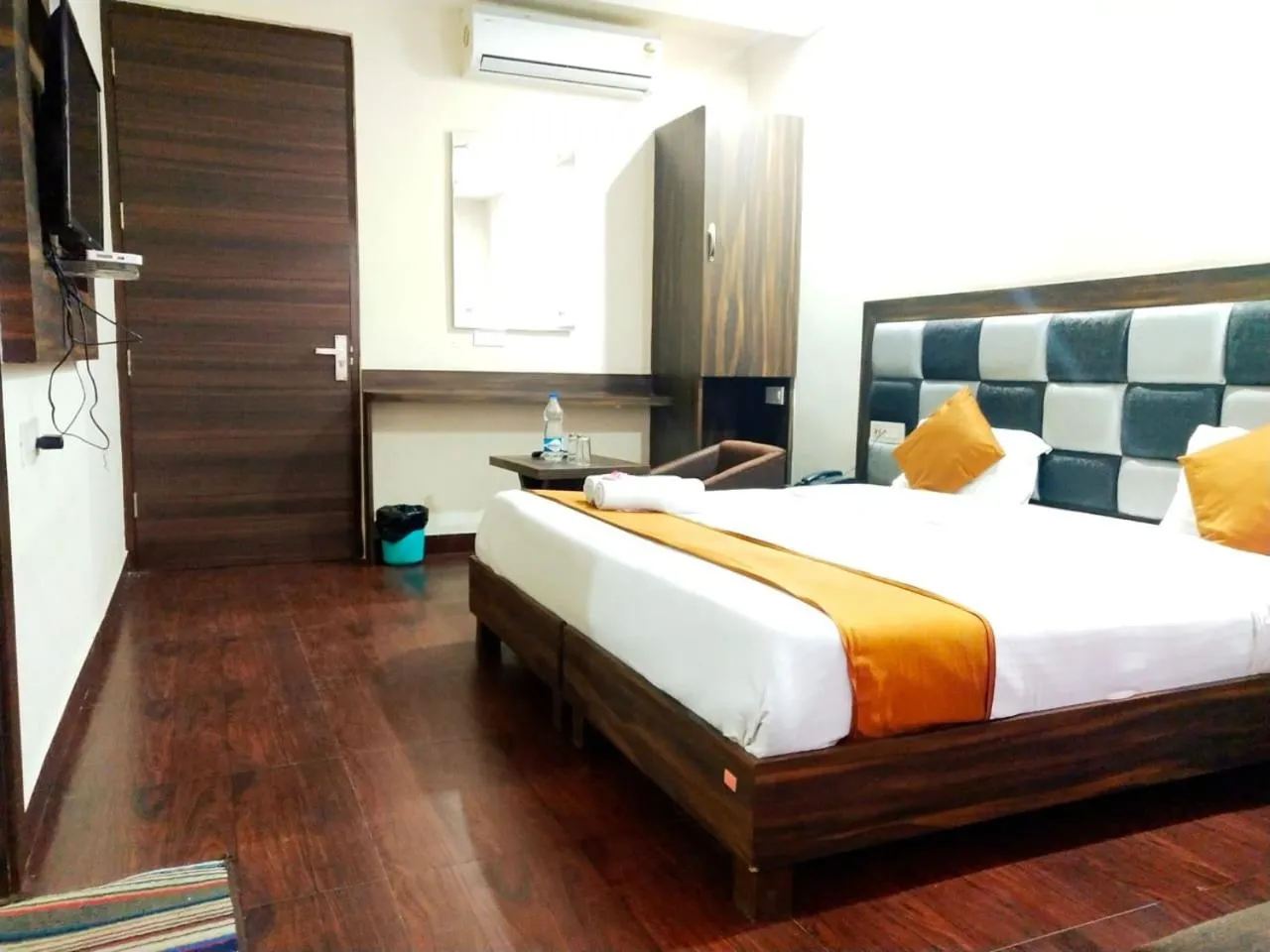 Bed in Hotel Sukhman Residency