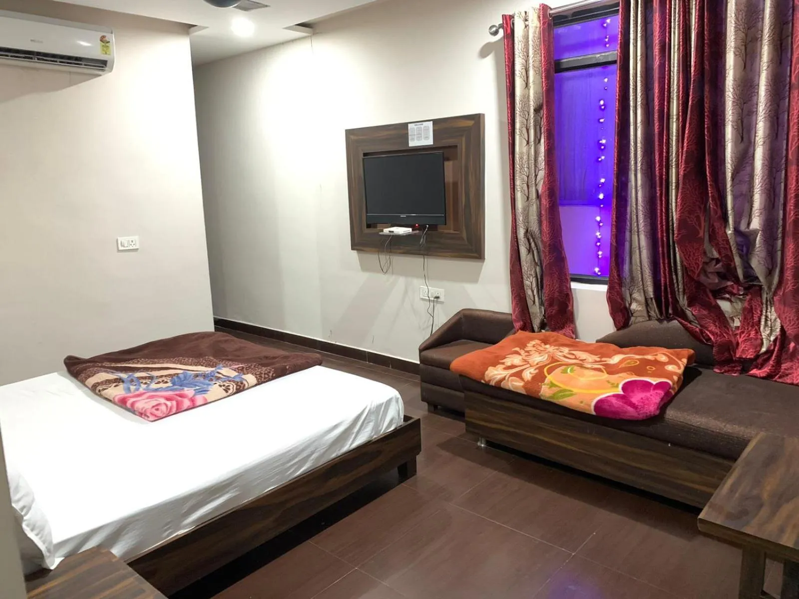 Bedroom, Bed in Hotel Sukhman Residency