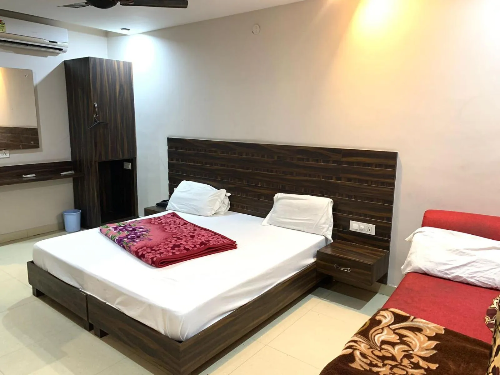 wardrobe, Bed in Hotel Sukhman Residency
