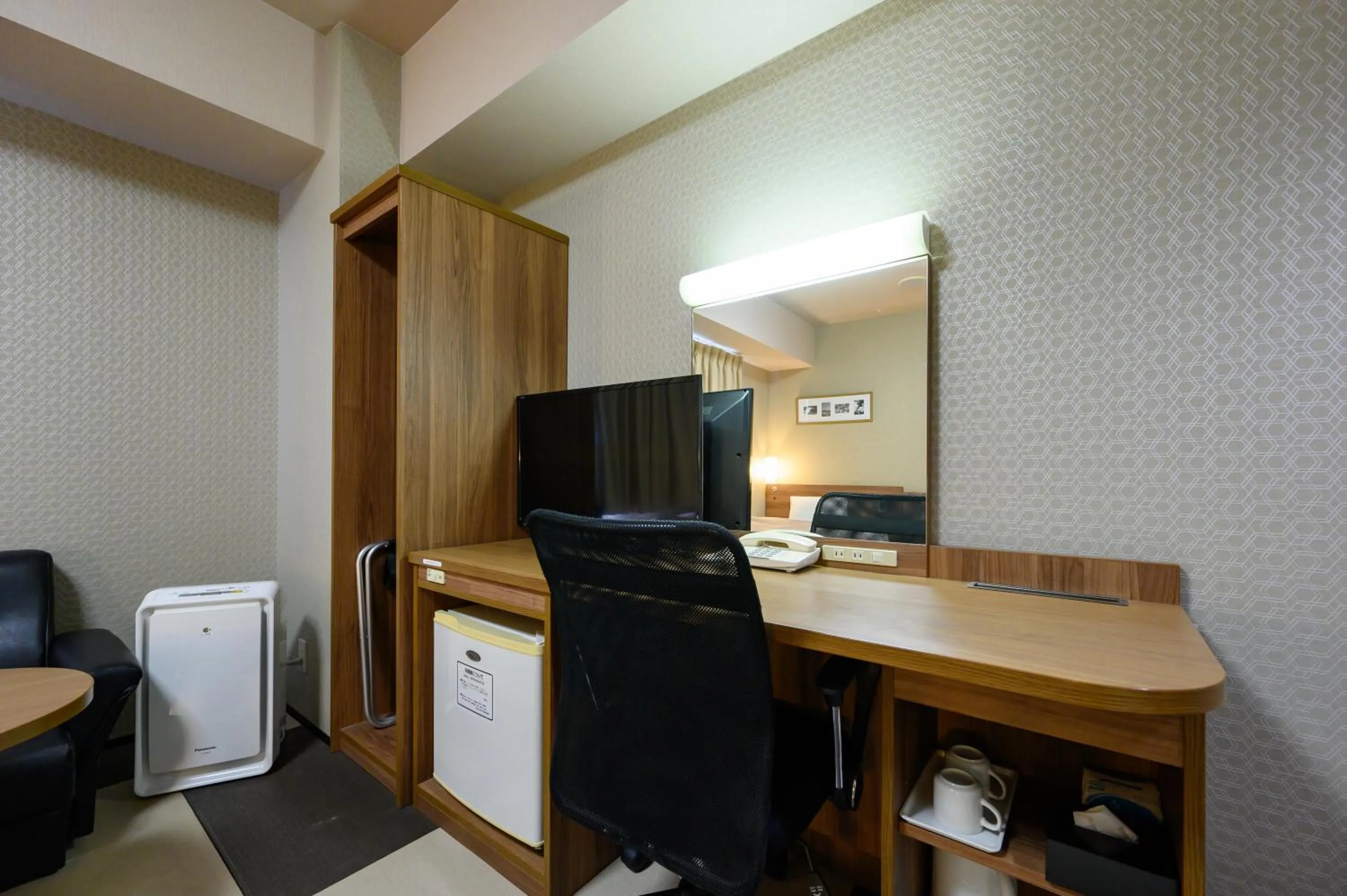 Photo of the whole room in Hotel Econo Kameyama