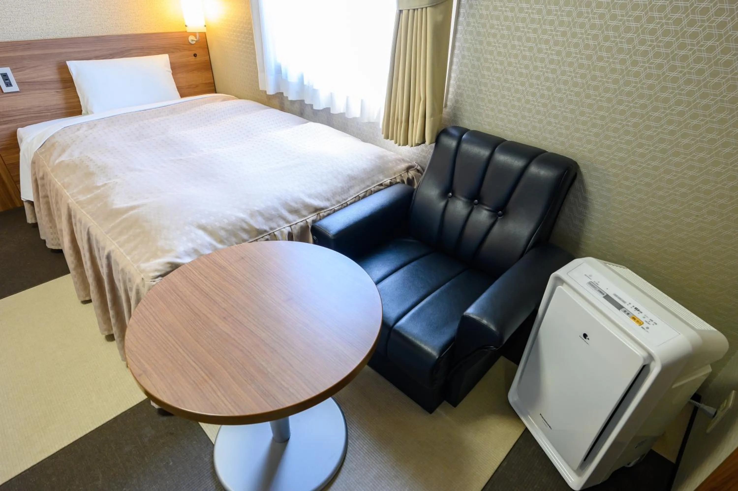 Photo of the whole room, Bed in Hotel Econo Kameyama