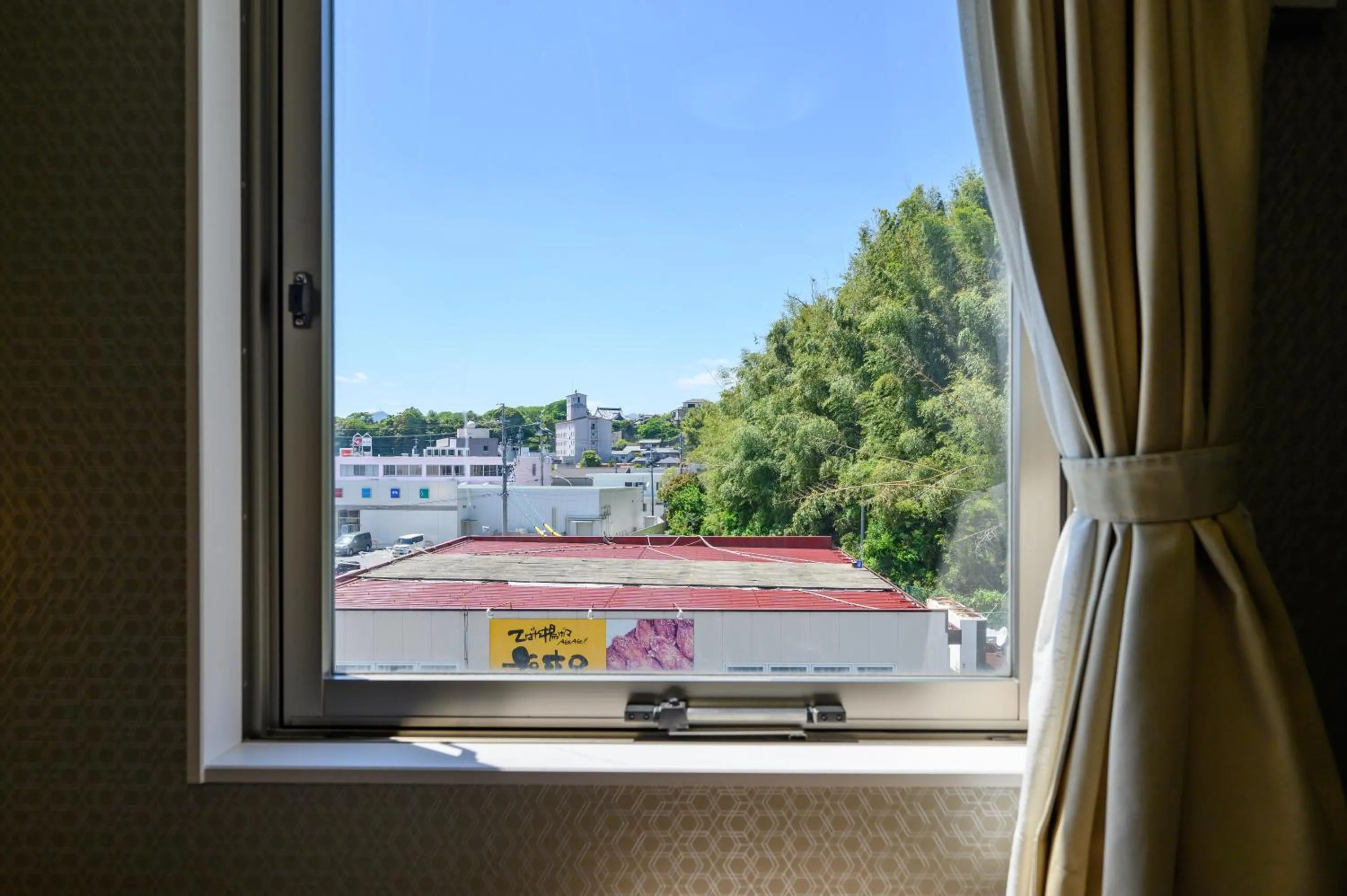 Photo of the whole room in Hotel Econo Kameyama