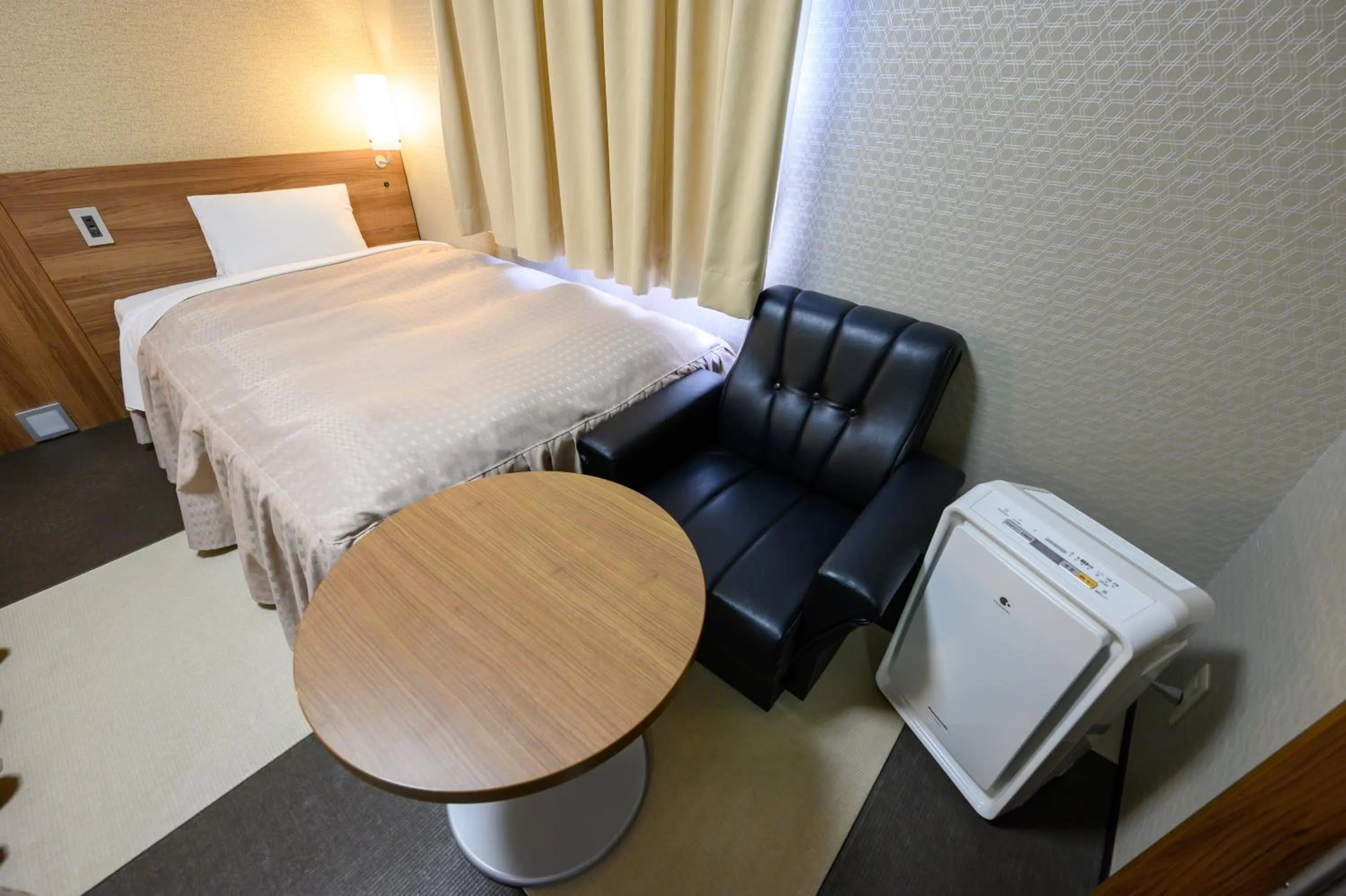 Photo of the whole room, Bed in Hotel Econo Kameyama