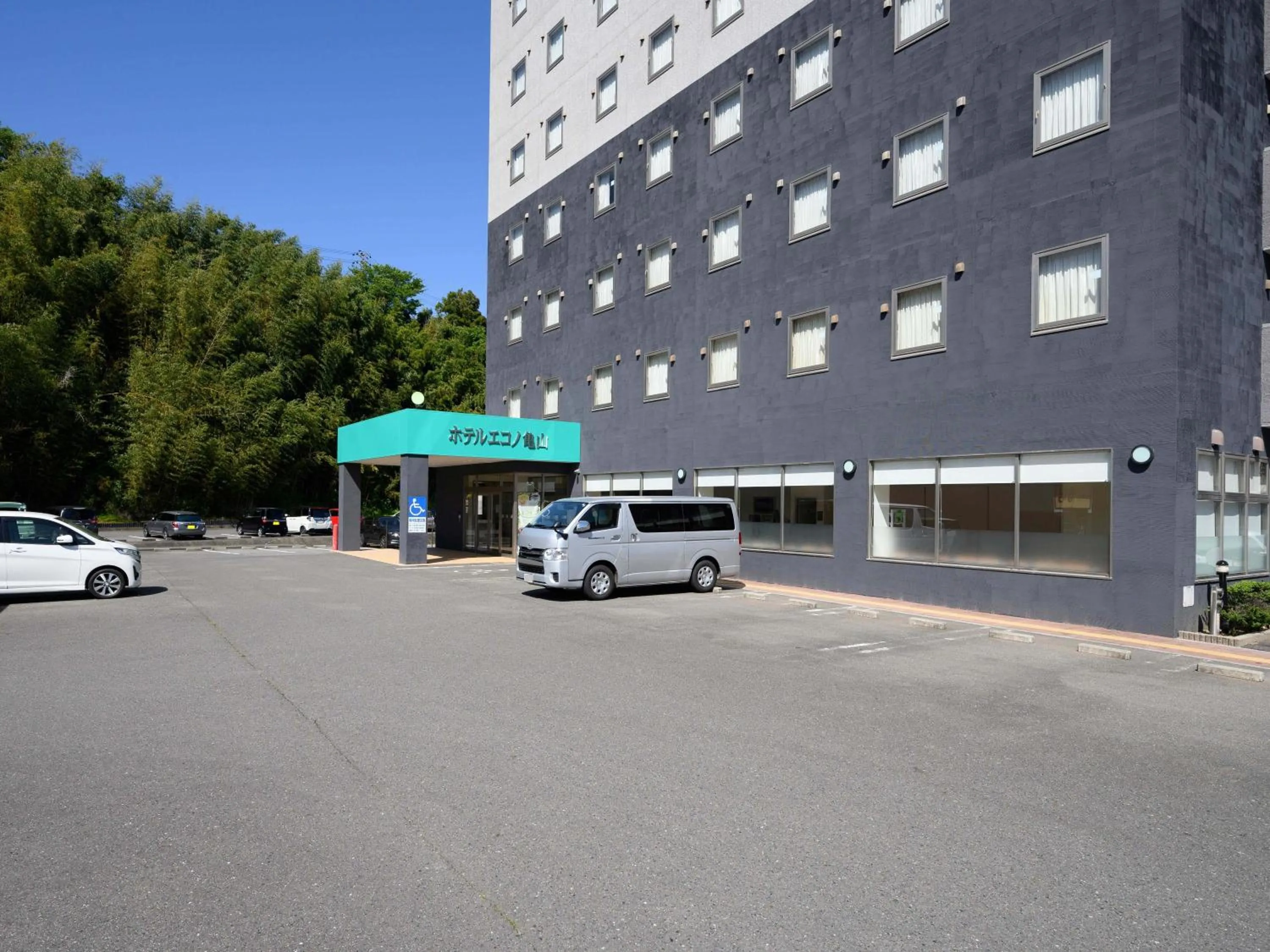 Parking in Hotel Econo Kameyama