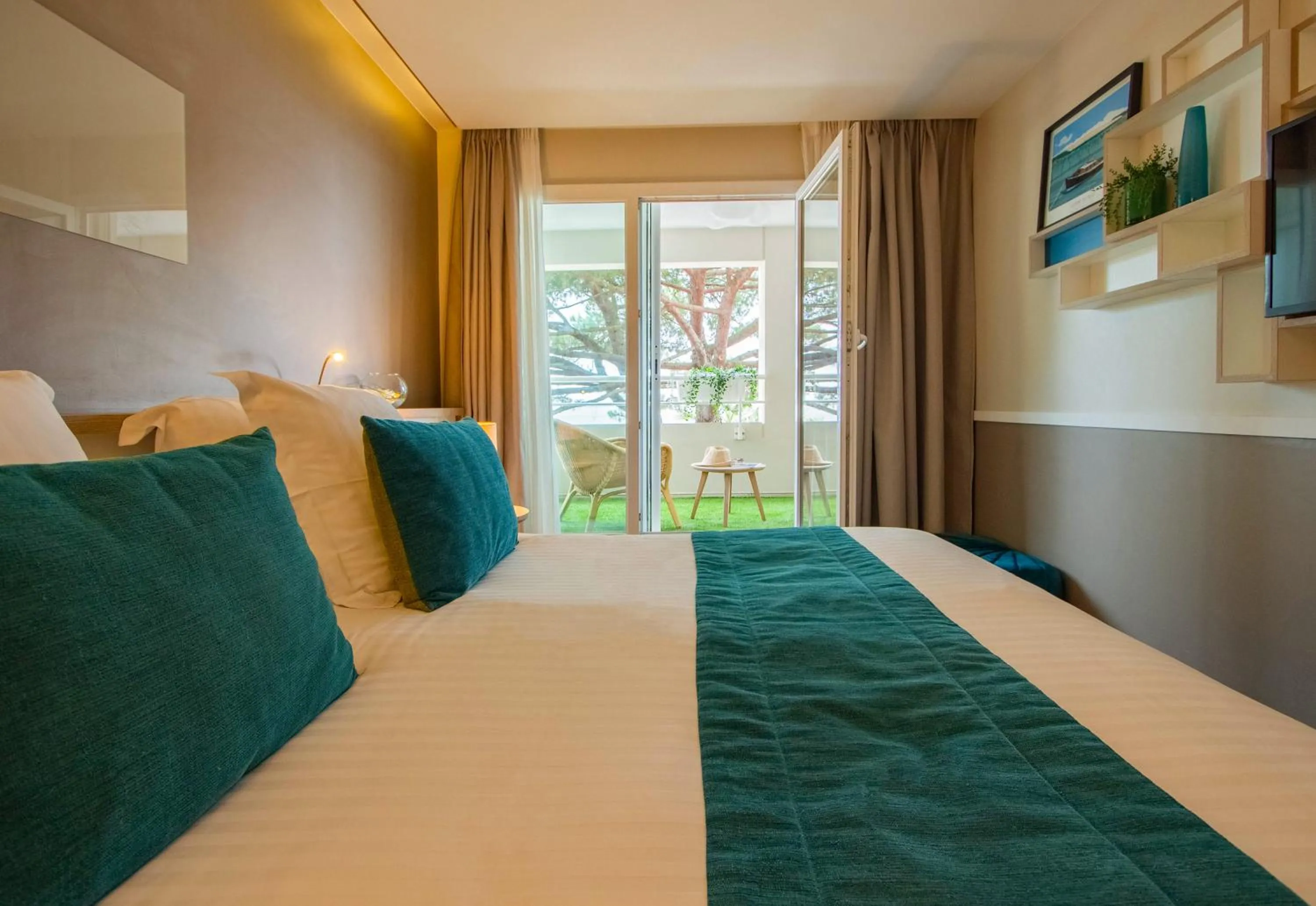 Bed in Hôtel Le B d'Arcachon by Inwood Hotels