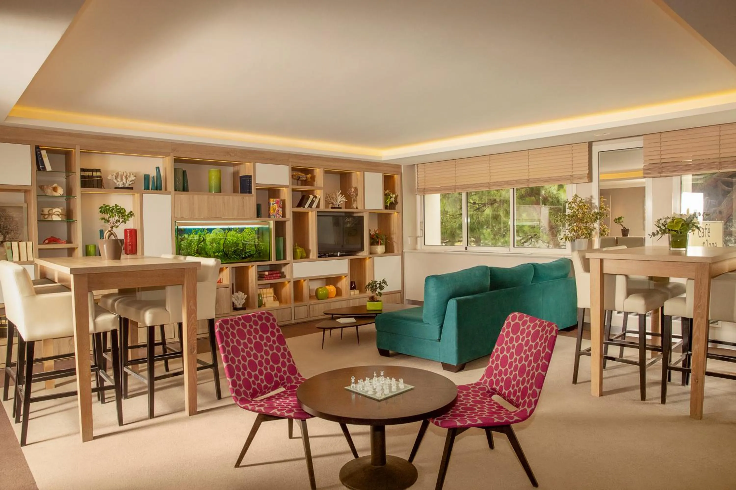 Communal lounge/ TV room in Hôtel Le B d'Arcachon by Inwood Hotels