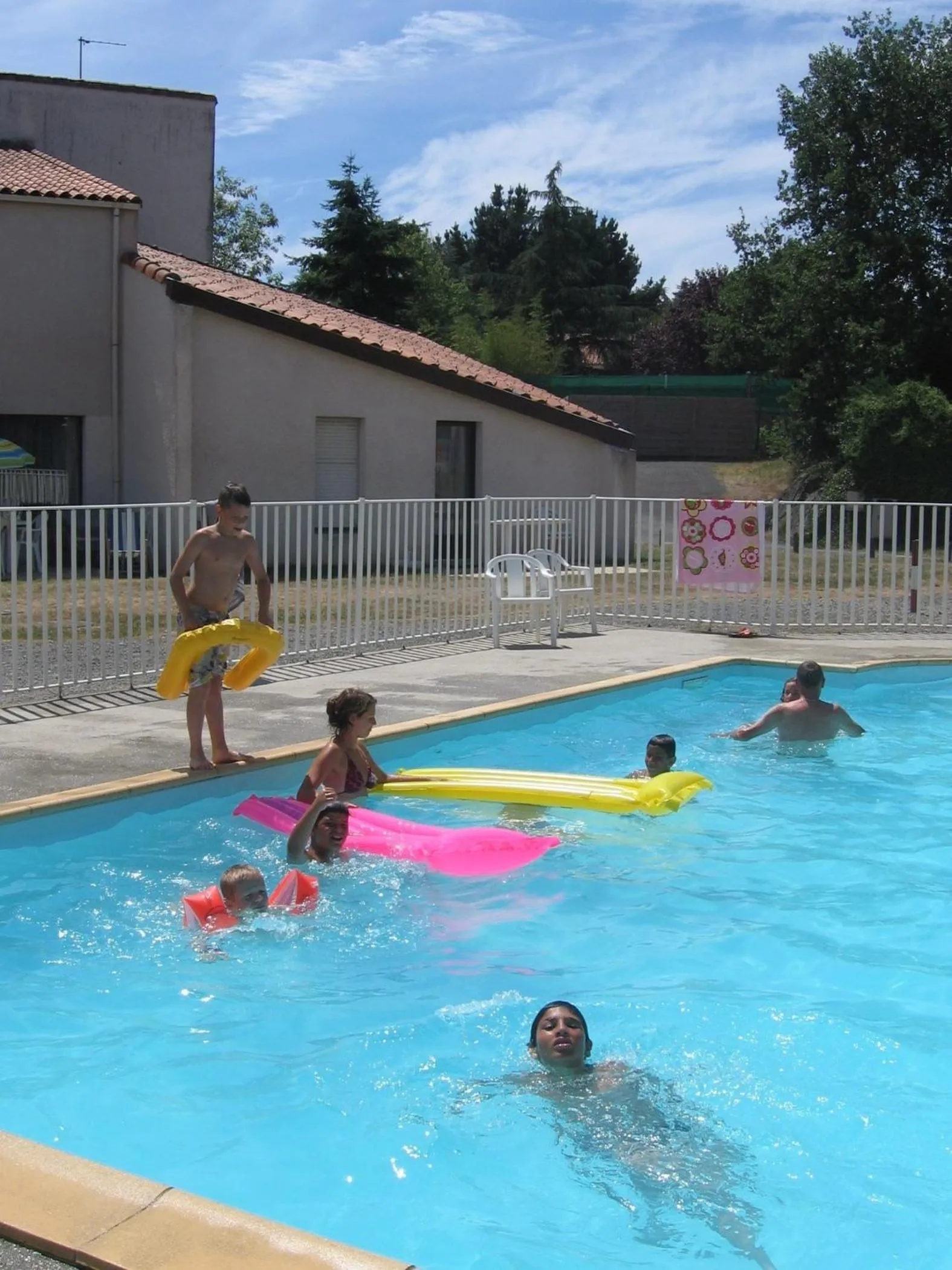 Swimming pool in Ternélia Henri IV