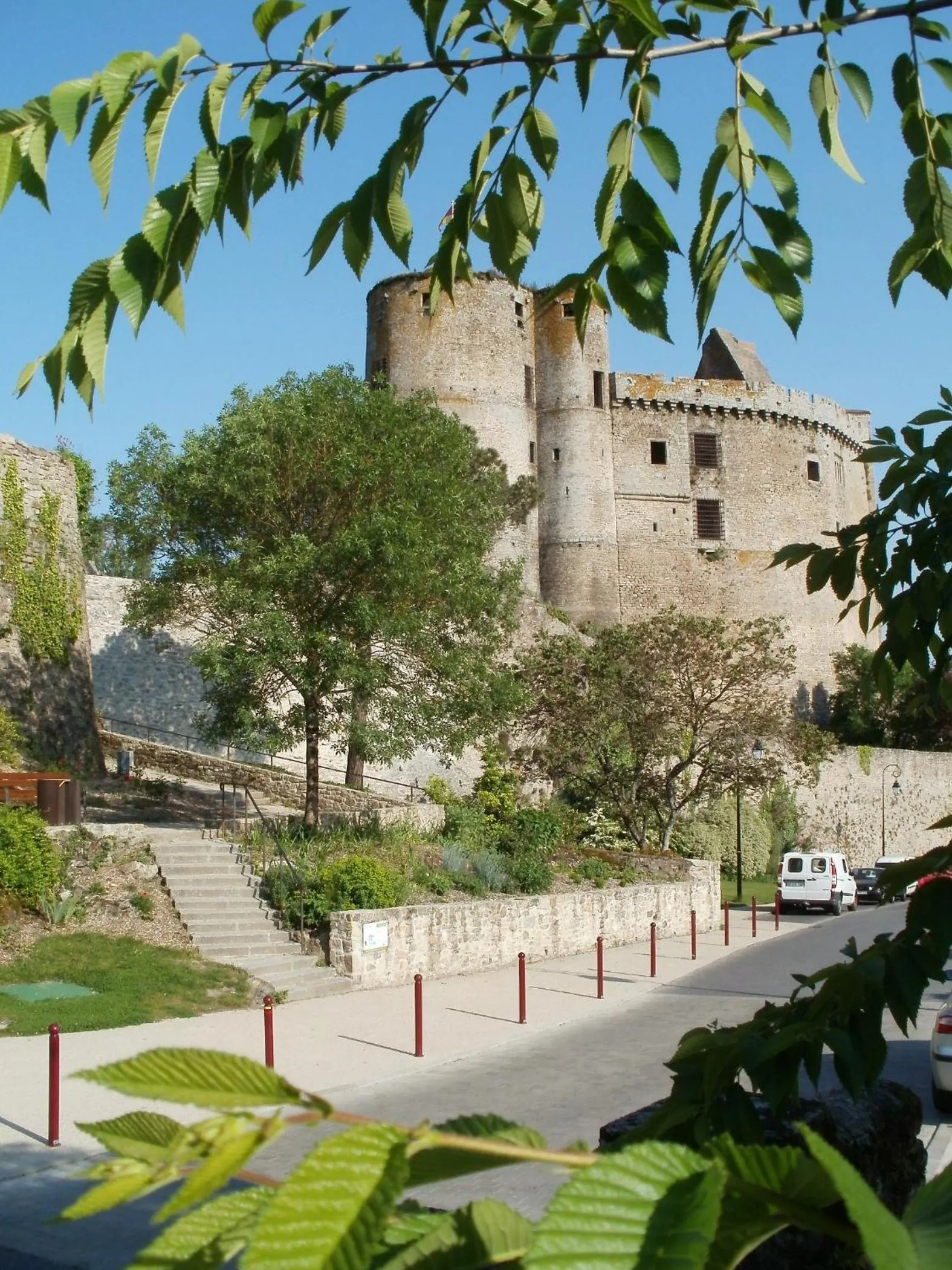 Nearby landmark in Ternélia Henri IV