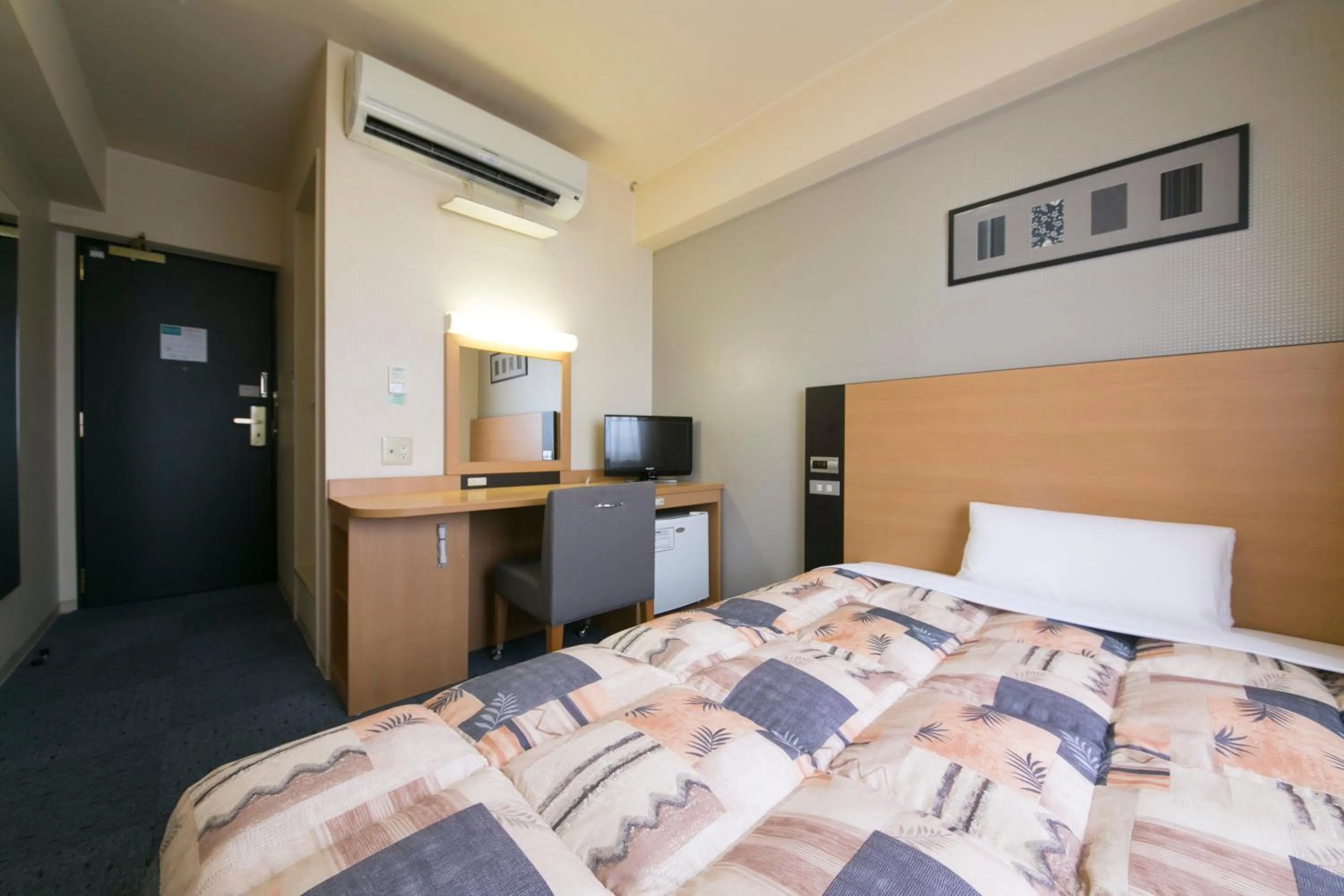 Photo of the whole room in Hotel Econo Taki