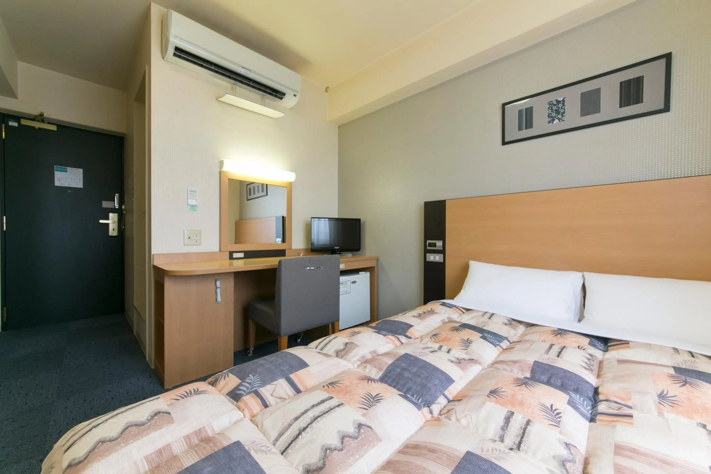 Photo of the whole room in Hotel Econo Taki