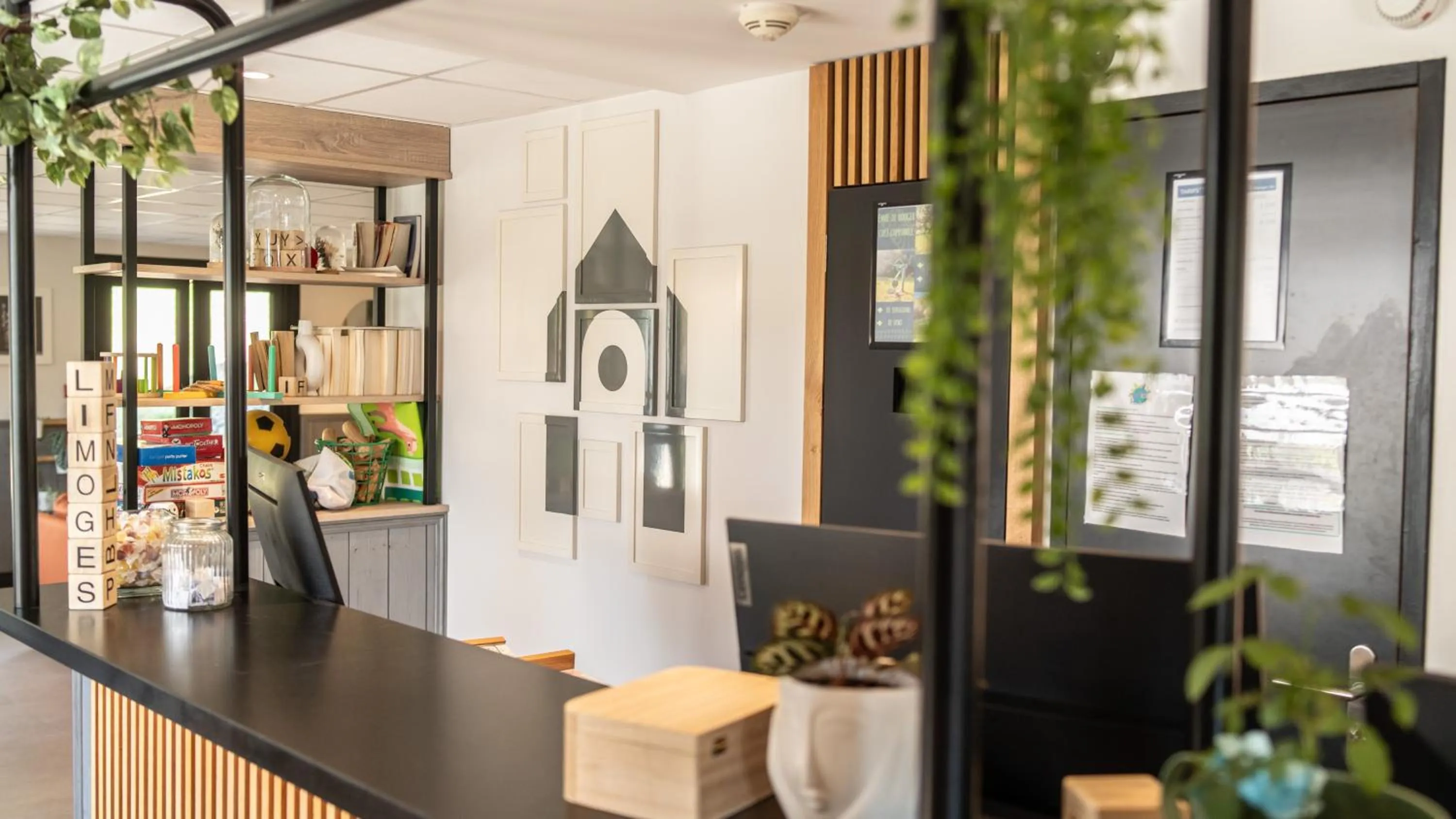 Lobby or reception in Campanile Limoges Nord