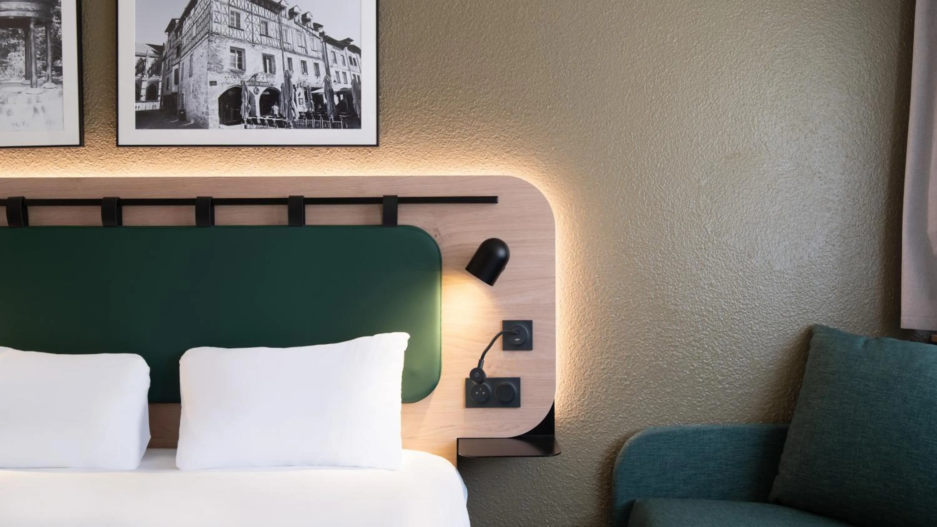 Bedroom, Bed in Campanile Limoges Nord