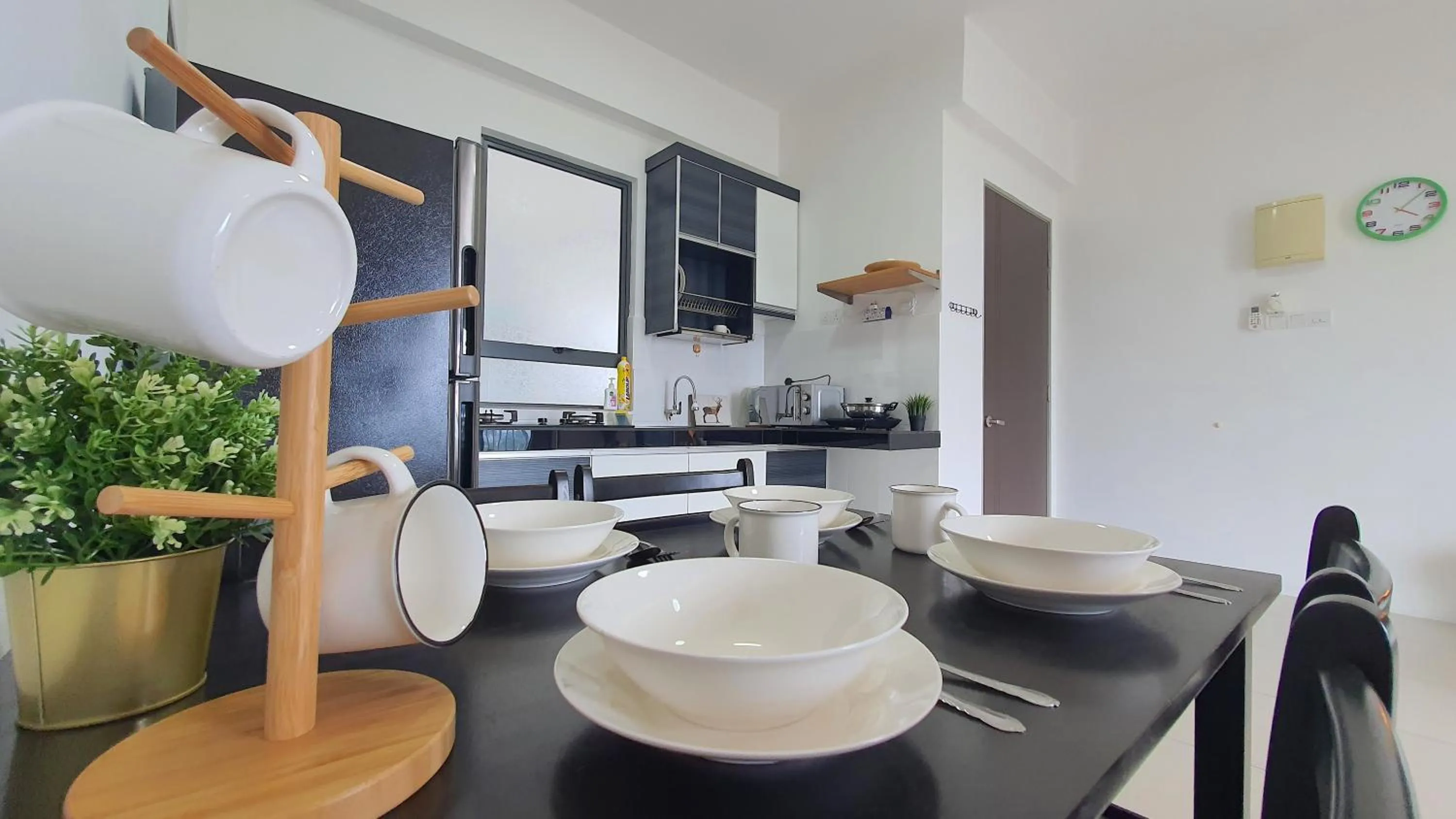 Dining area in Ipoh Meru Casa Kayangan by BeeStay
