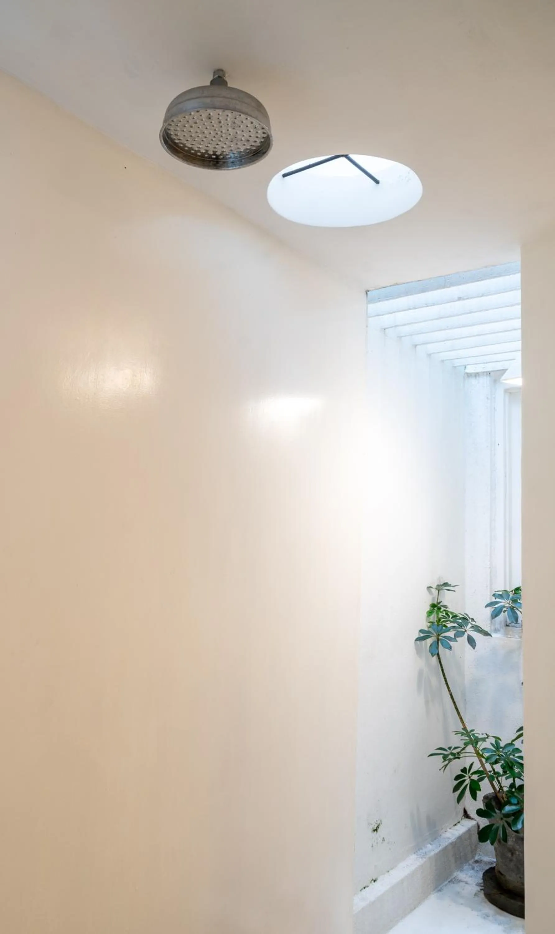 Shower in De Saram House by Geoffrey Bawa