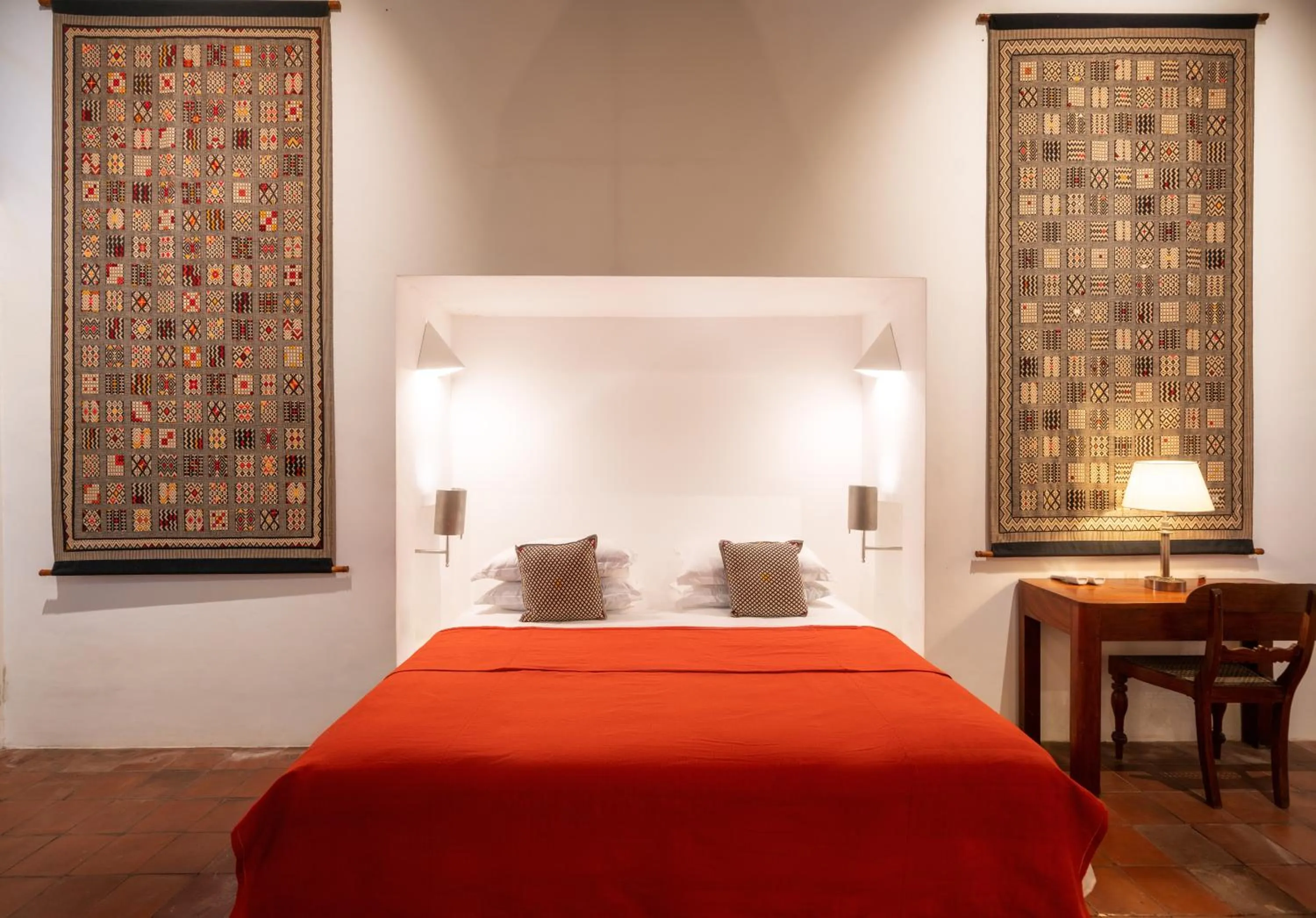 Bedroom, Bed in De Saram House by Geoffrey Bawa