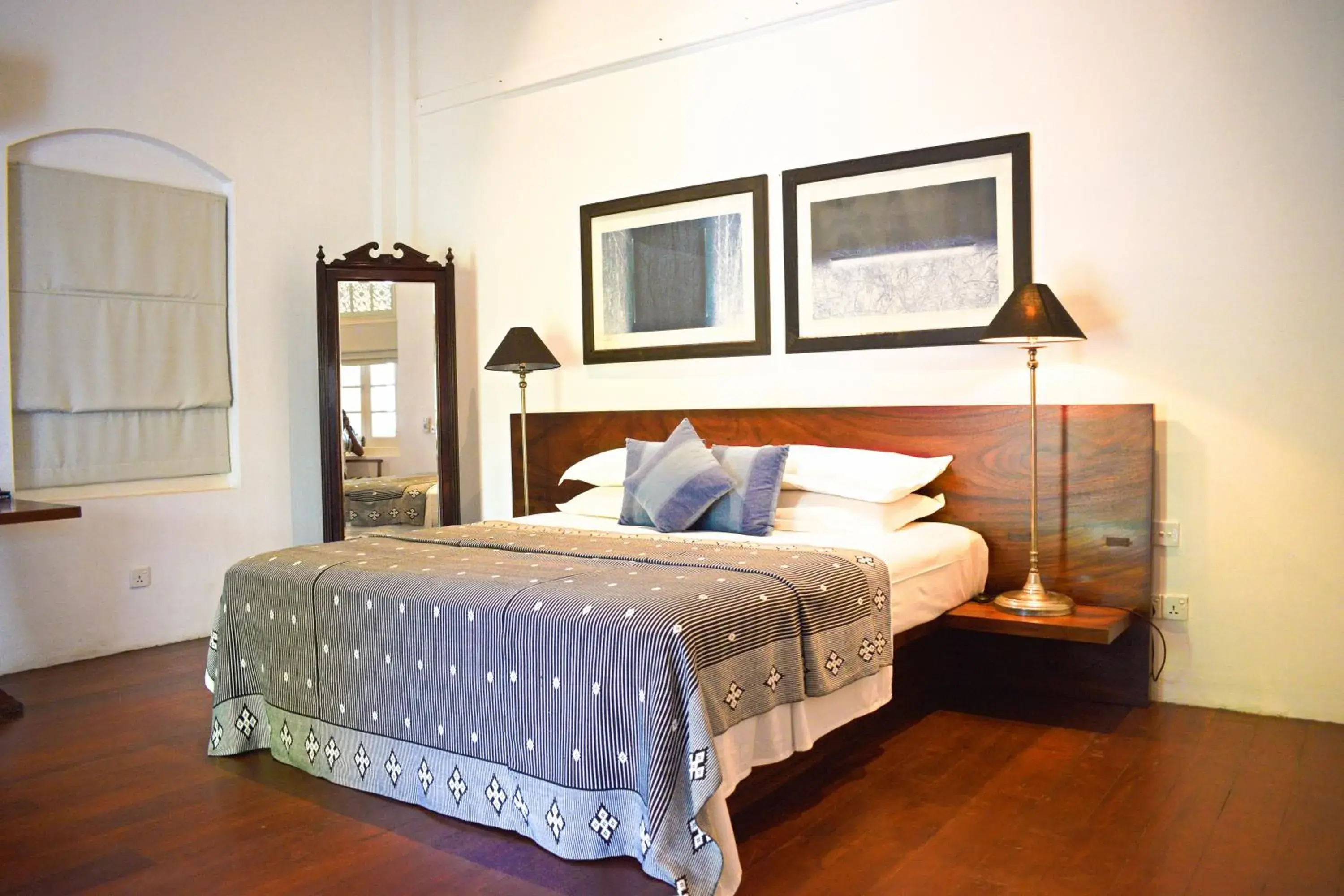 King Suite with Balcony in De Saram House by Geoffrey Bawa King Suite with Balcony in De Saram House by Geoffrey Bawa