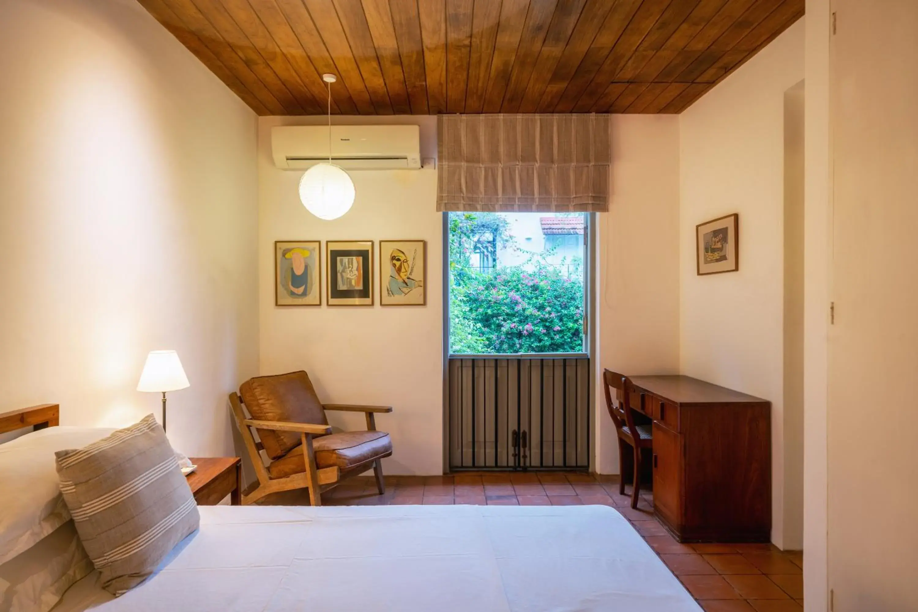 Standard Queen Room in De Saram House by Geoffrey Bawa Standard Queen Room in De Saram House by Geoffrey Bawa