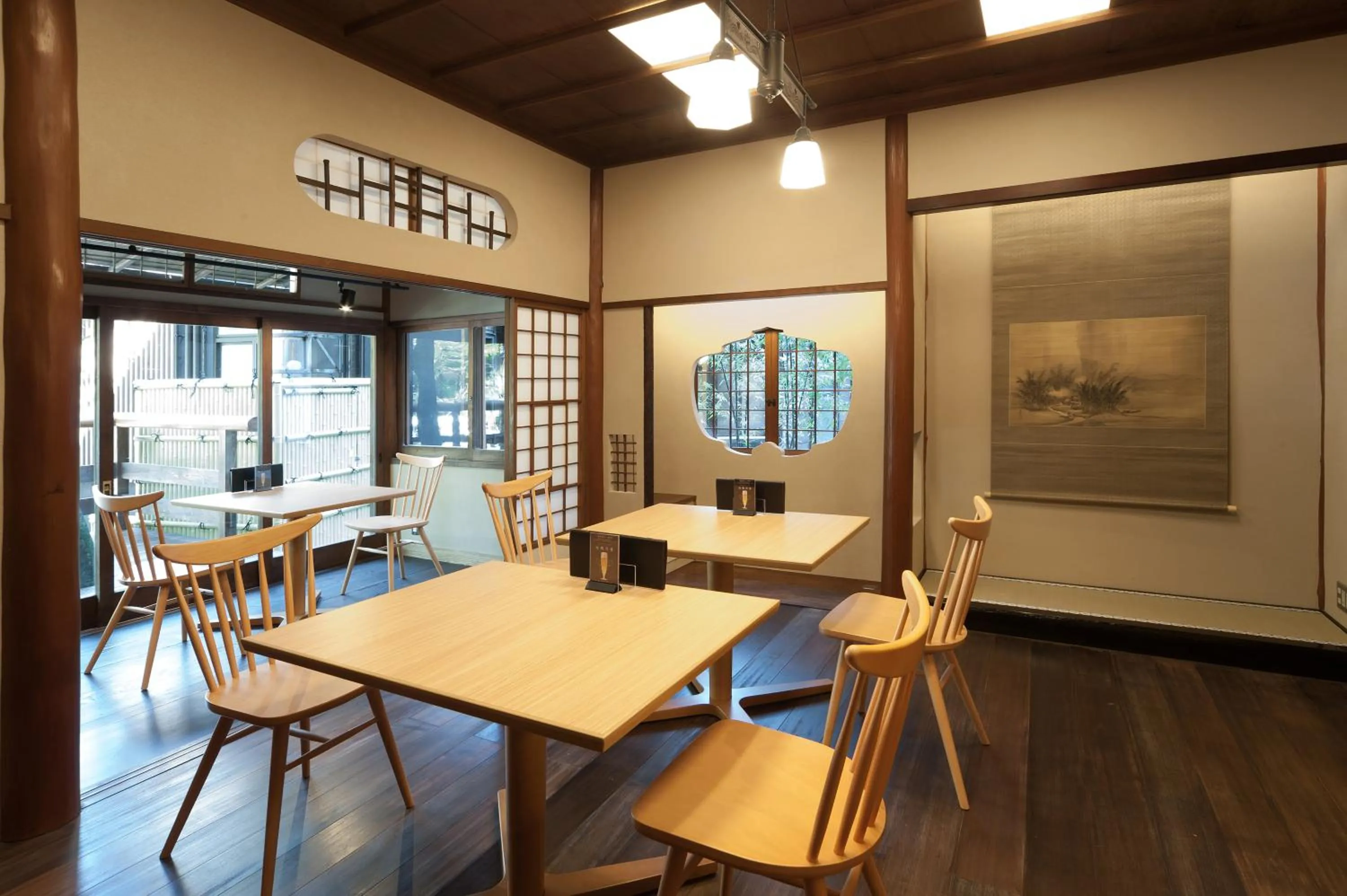 Restaurant/places to eat in KANSUIRO ANNEX