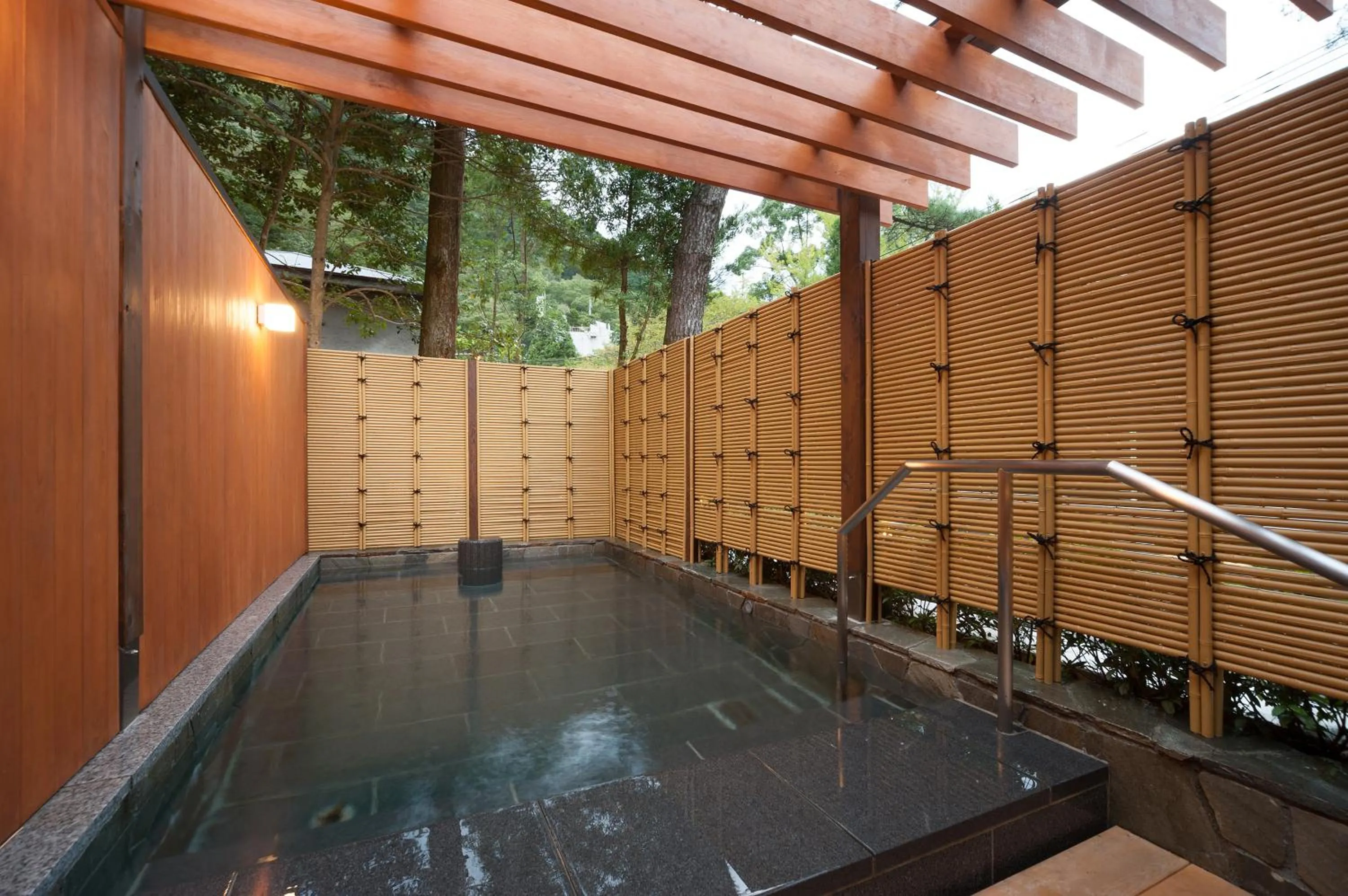 Hot Spring Bath in KANSUIRO ANNEX