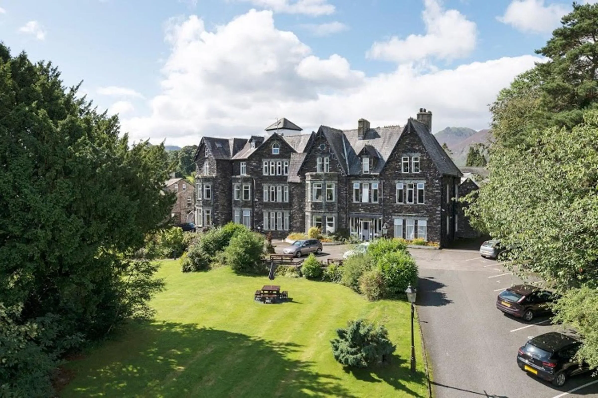 Facade/entrance in Derwent Manor Apartments