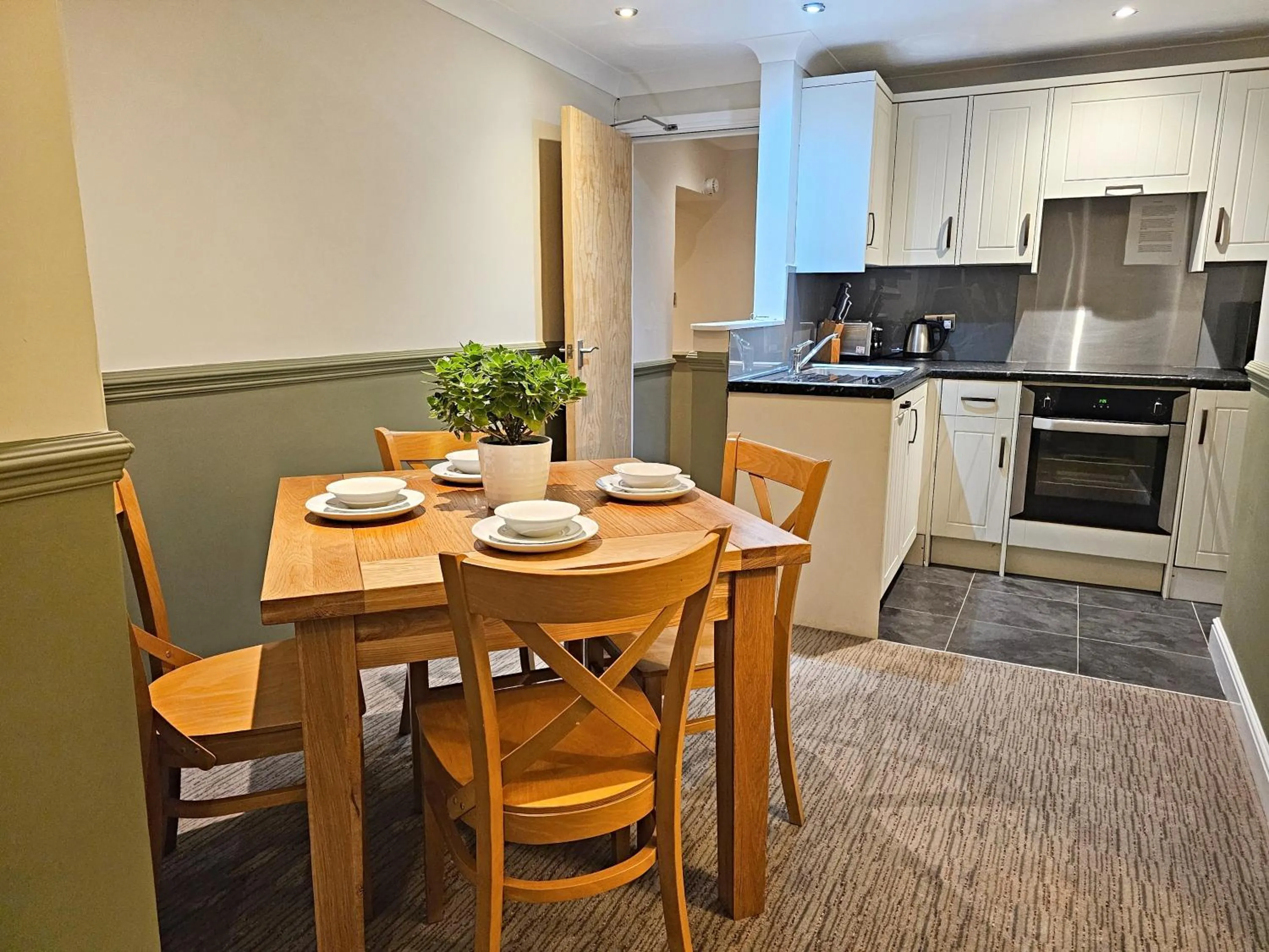 Kitchen or kitchenette in Derwent Manor Apartments