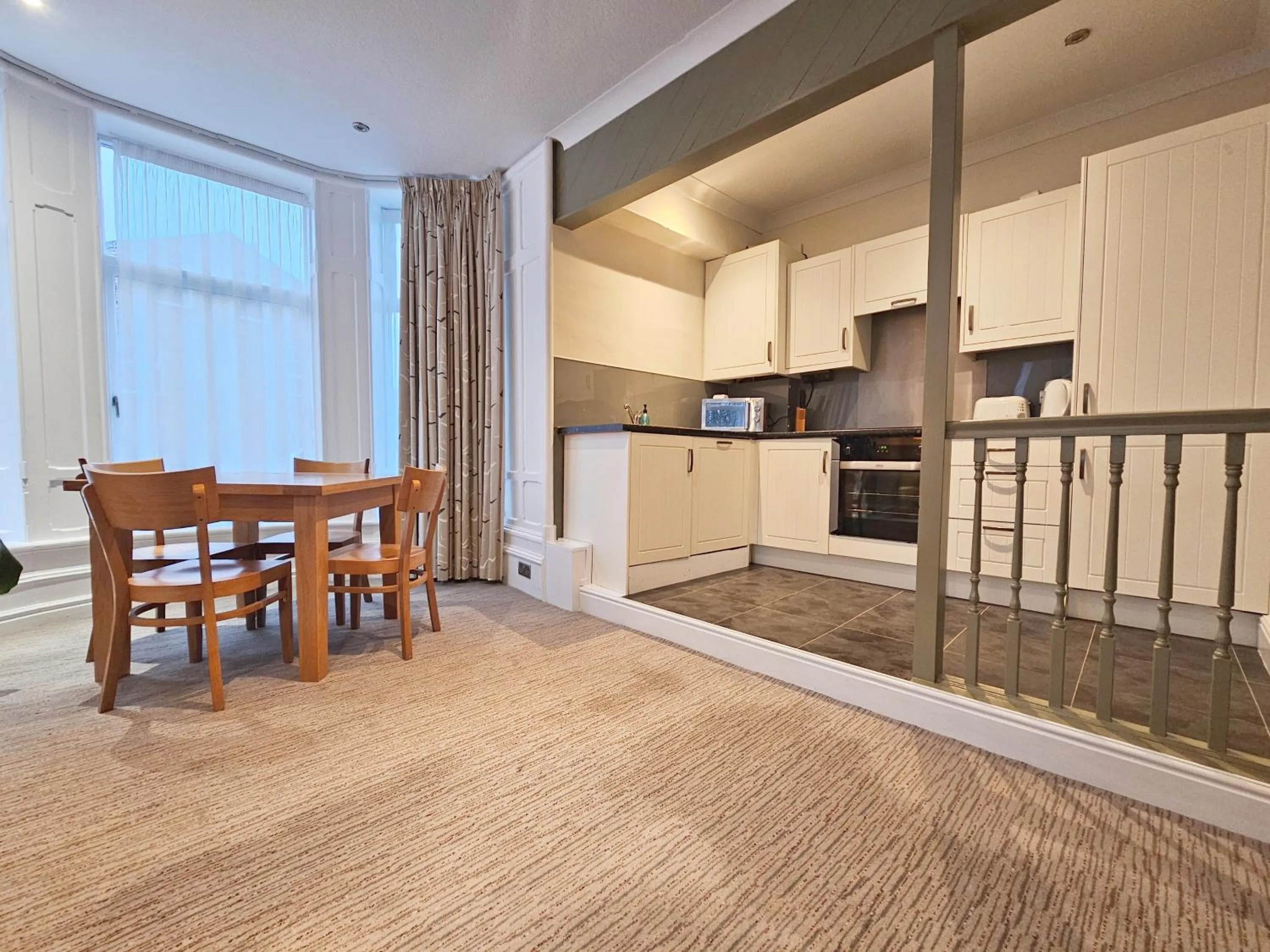 Kitchen or kitchenette in Derwent Manor Apartments