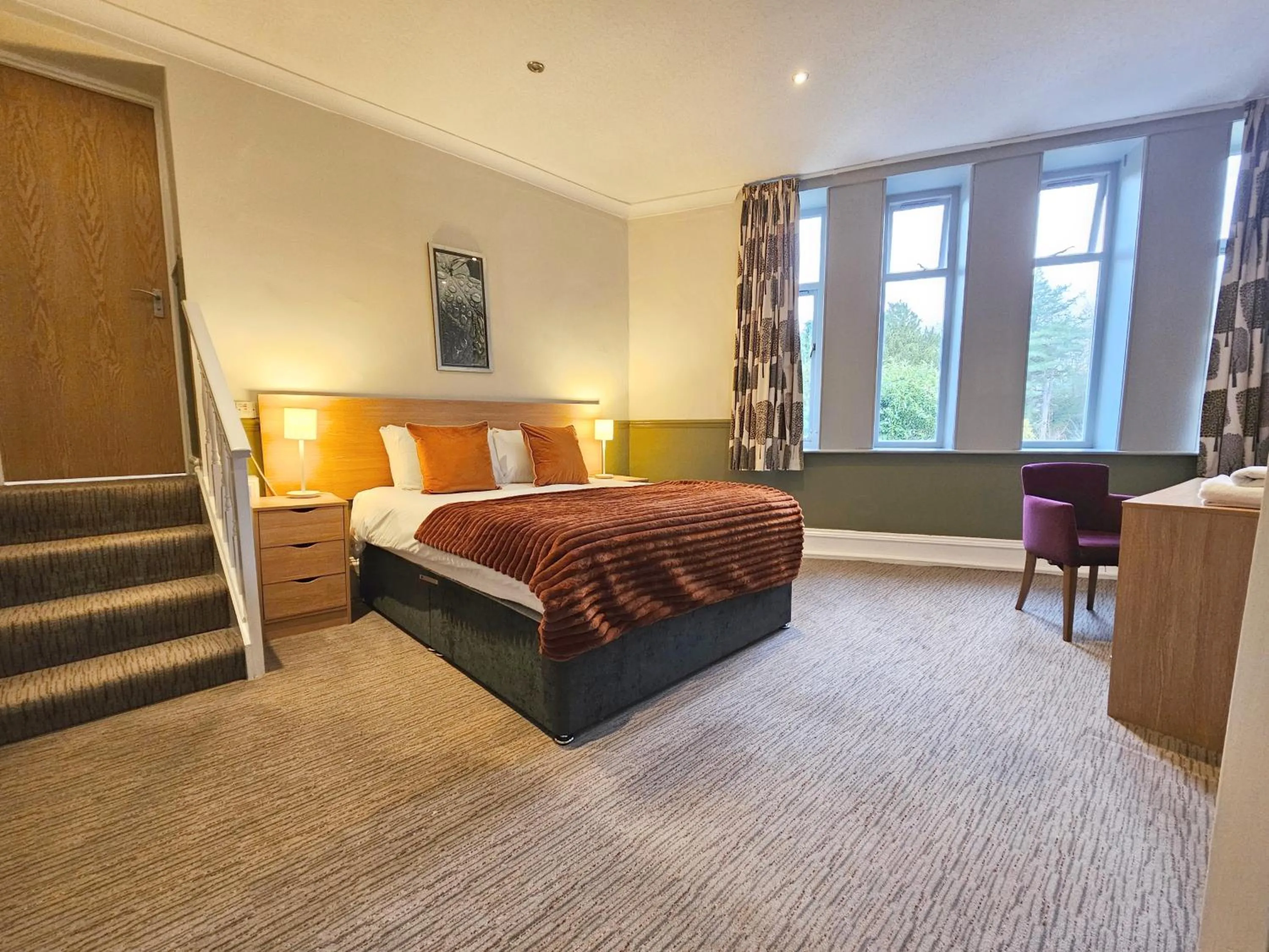 Bedroom, Bed in Derwent Manor Apartments