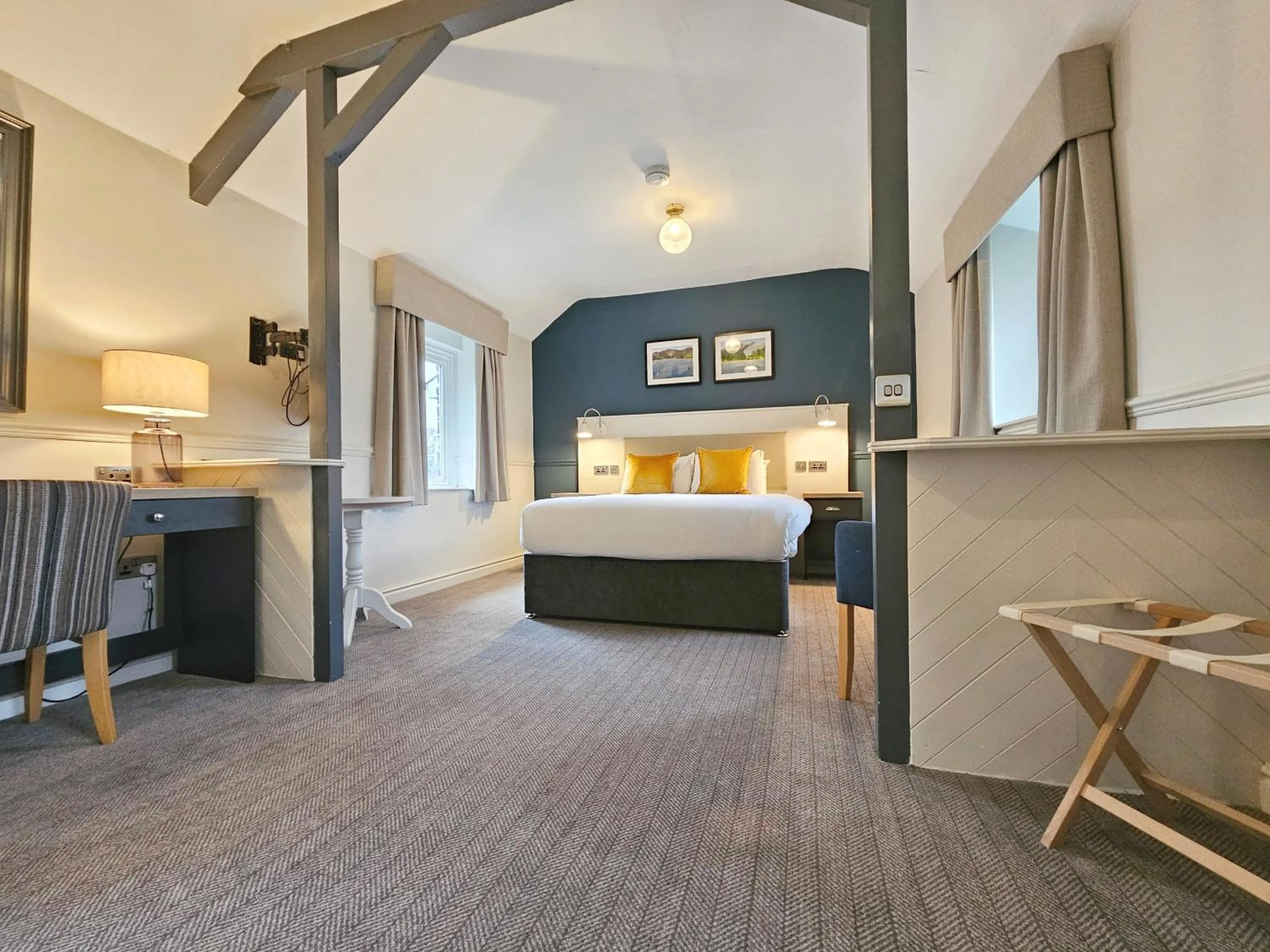 Photo of the whole room, Bed in Derwent Manor Apartments