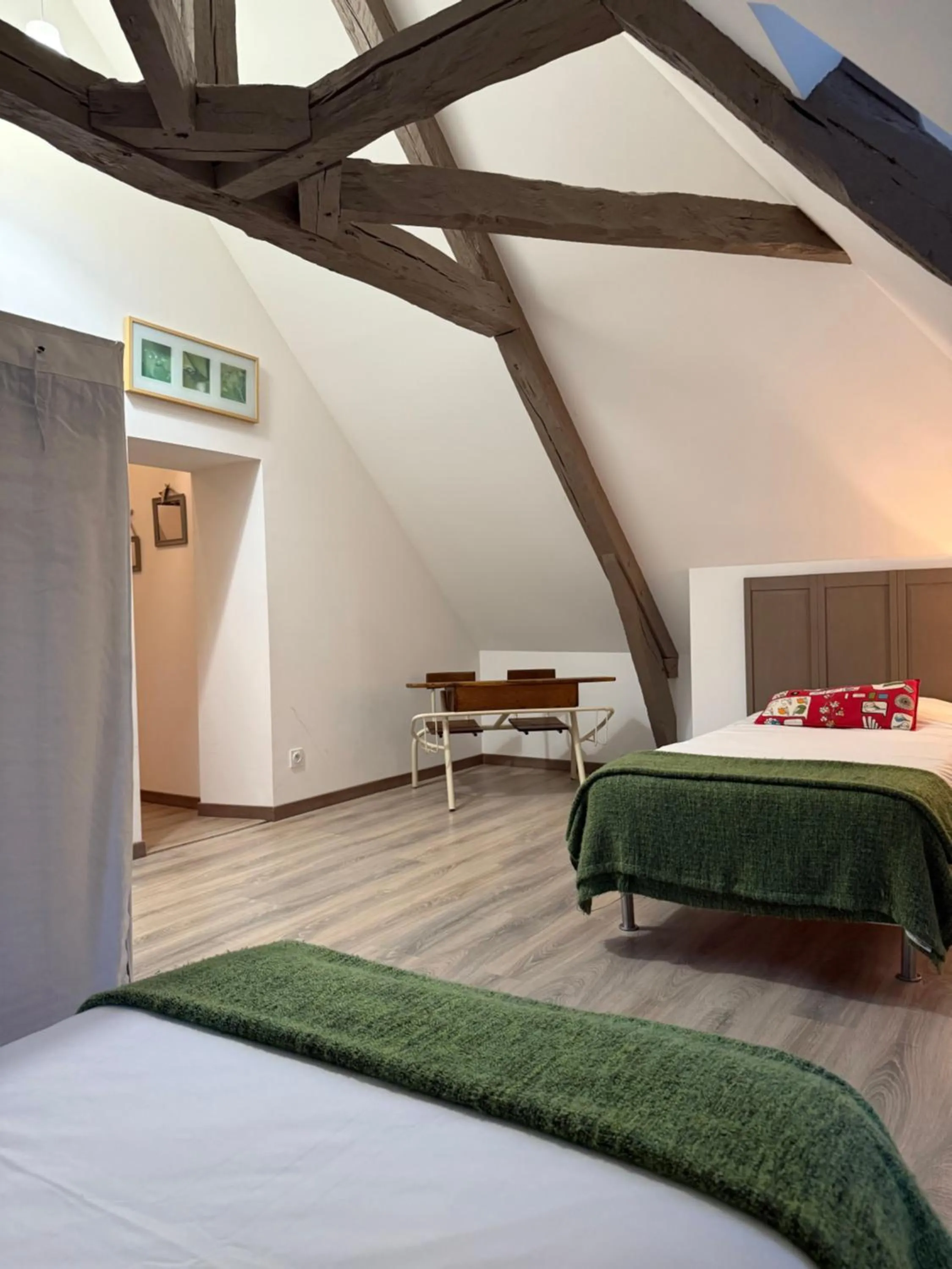 Property building, Bed in Le Château de Grèges