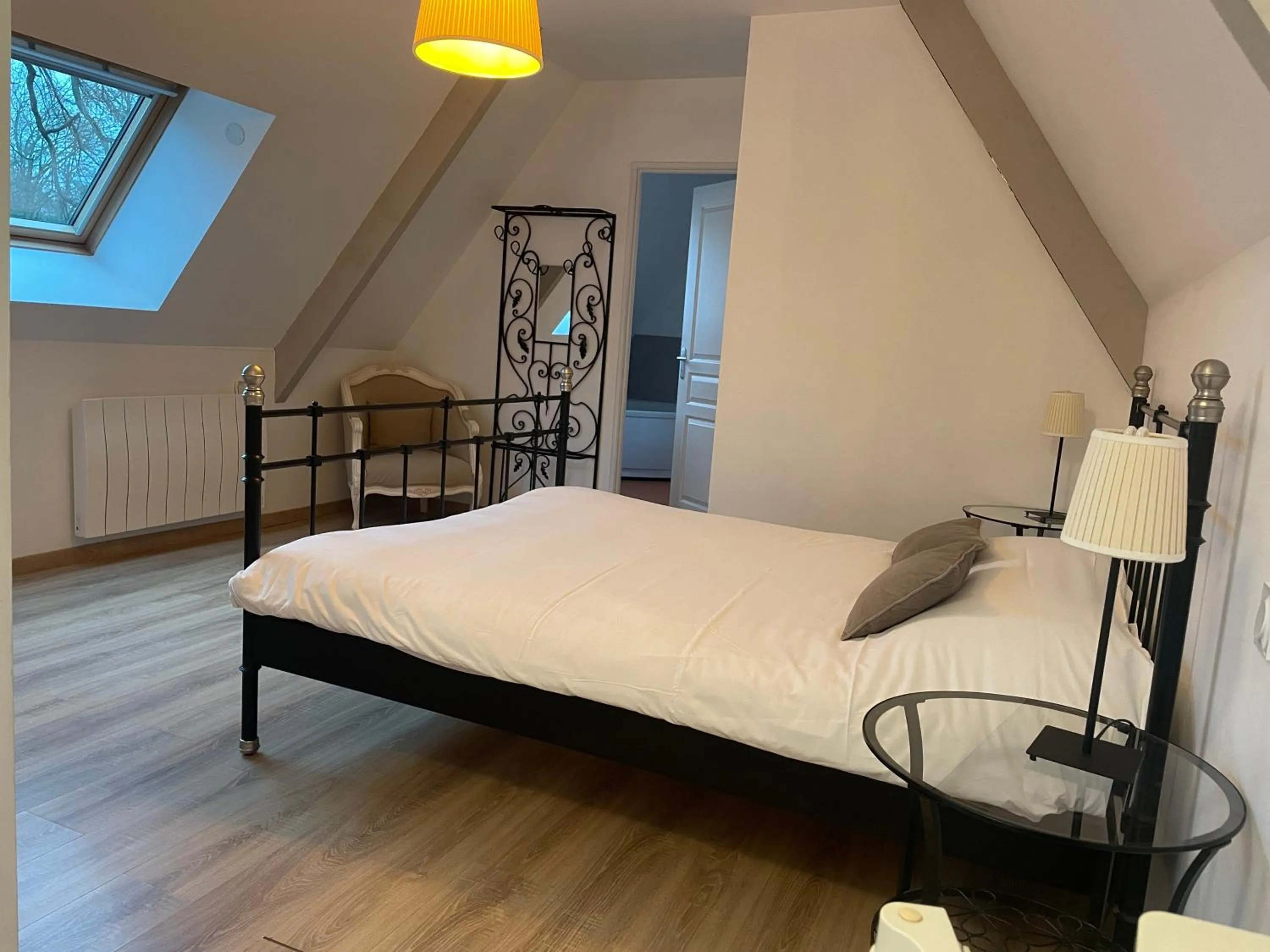 Property building, Bed in Le Château de Grèges