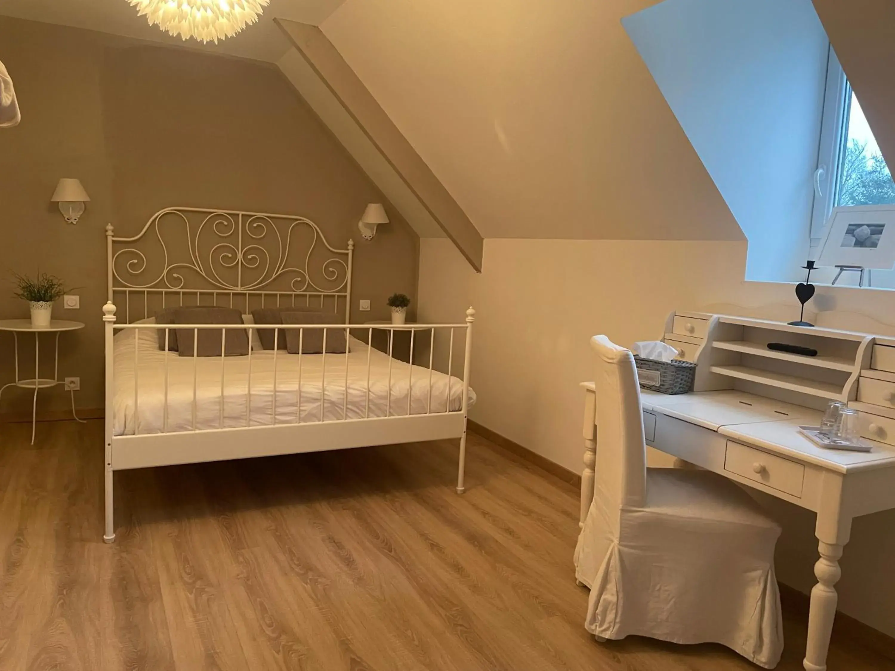 Property building, Bed in Le Château de Grèges Property building, Bed in Le Château de Grèges