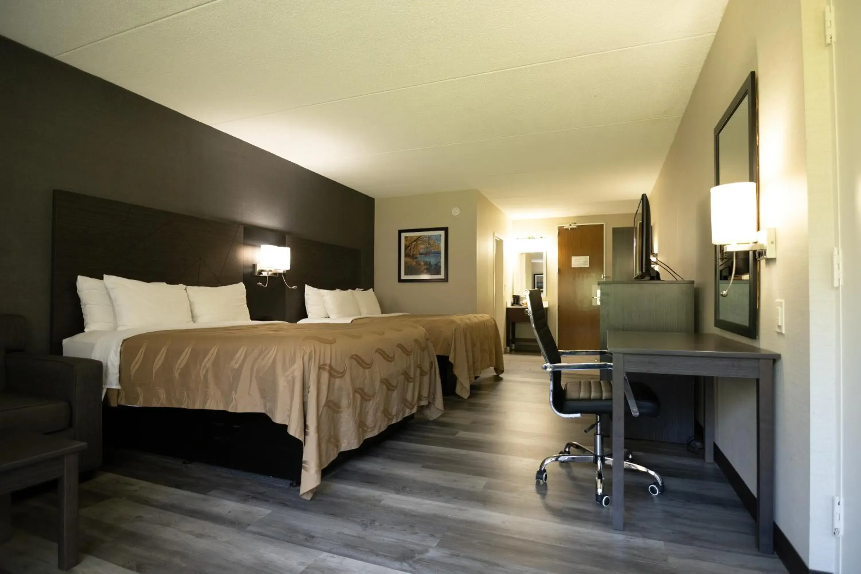 Bed in Quality Inn & Suites Danbury near University Bed in Quality Inn & Suites Danbury near University