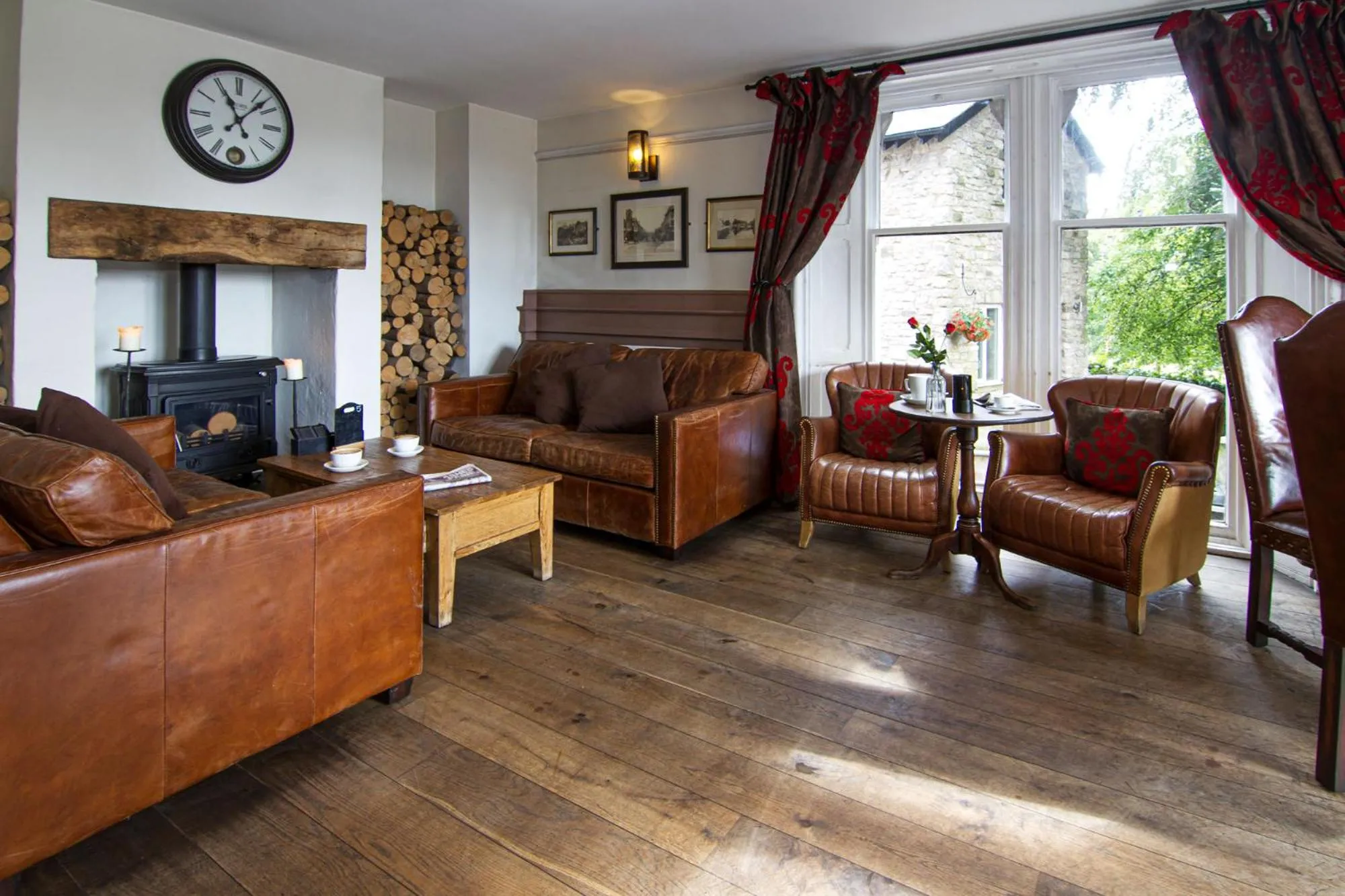 Lounge or bar in Romneys Apartments & Suites