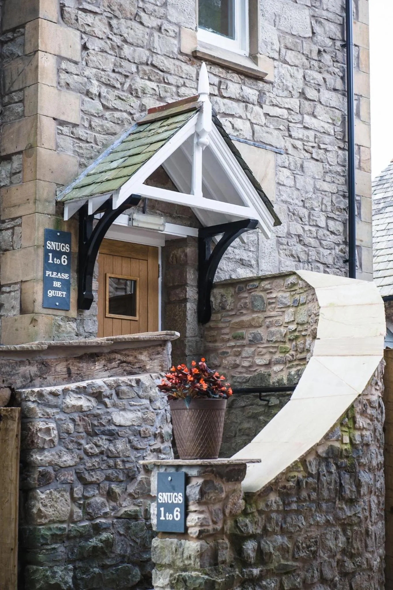 Facade/entrance in Romneys Apartments & Suites