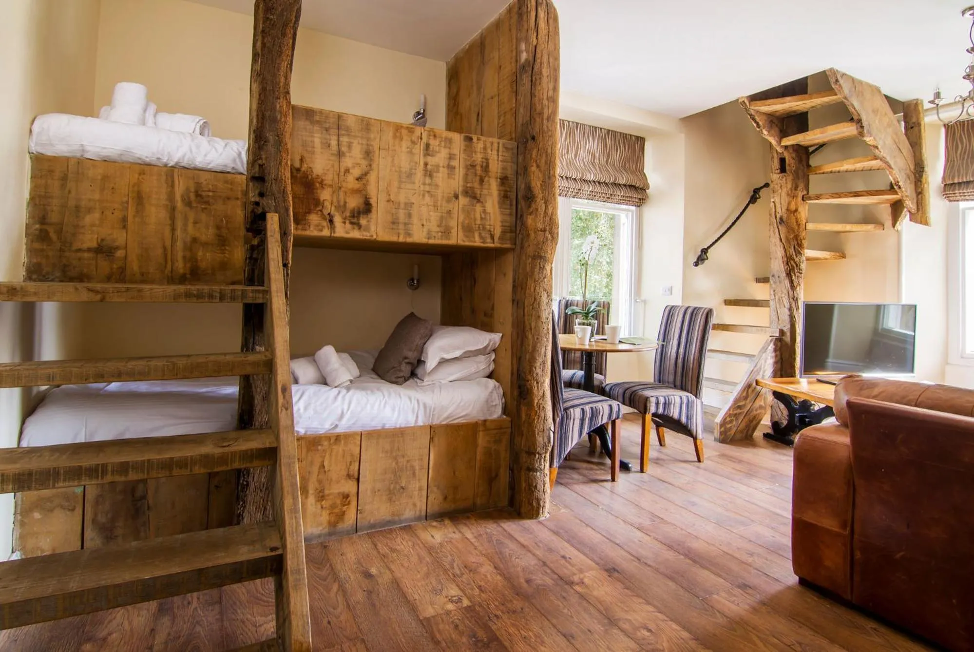 bunk bed, Bed in Romneys Apartments & Suites