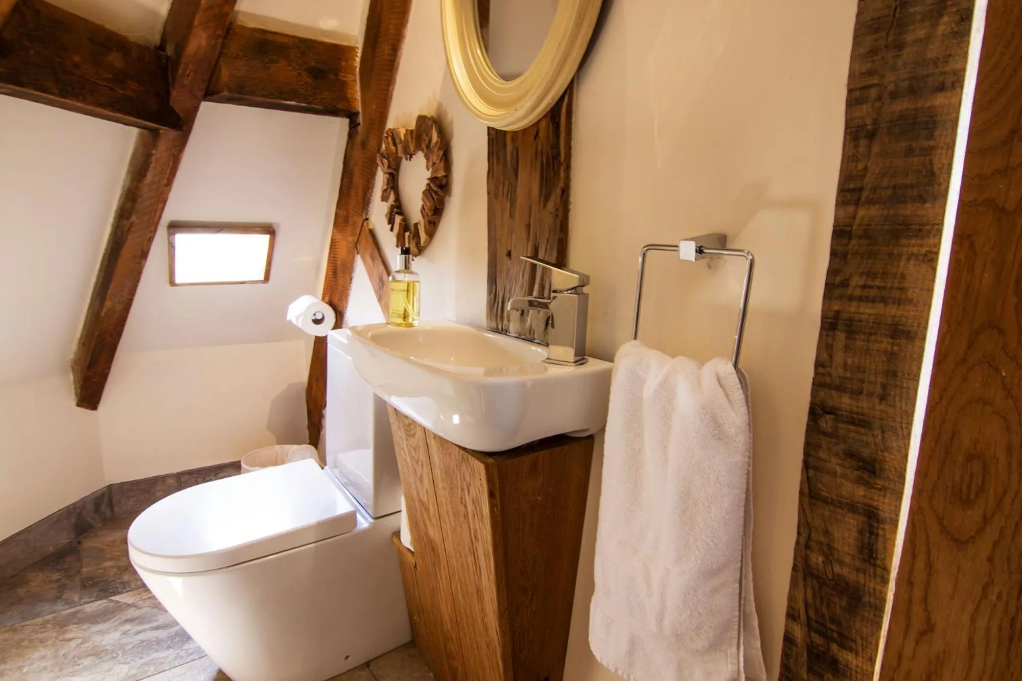 Toilet in Romneys Apartments & Suites