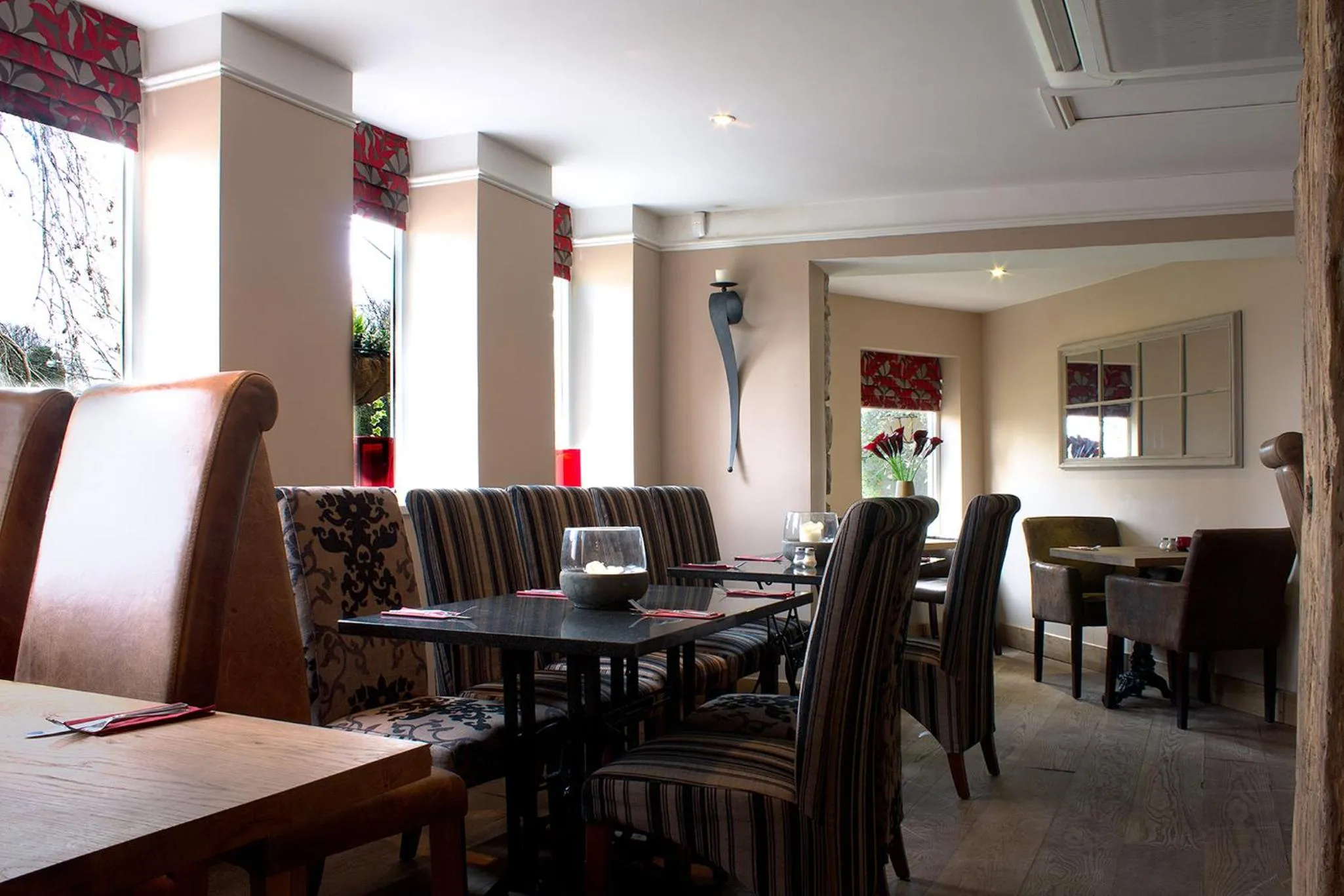Restaurant/places to eat in Romneys Apartments & Suites