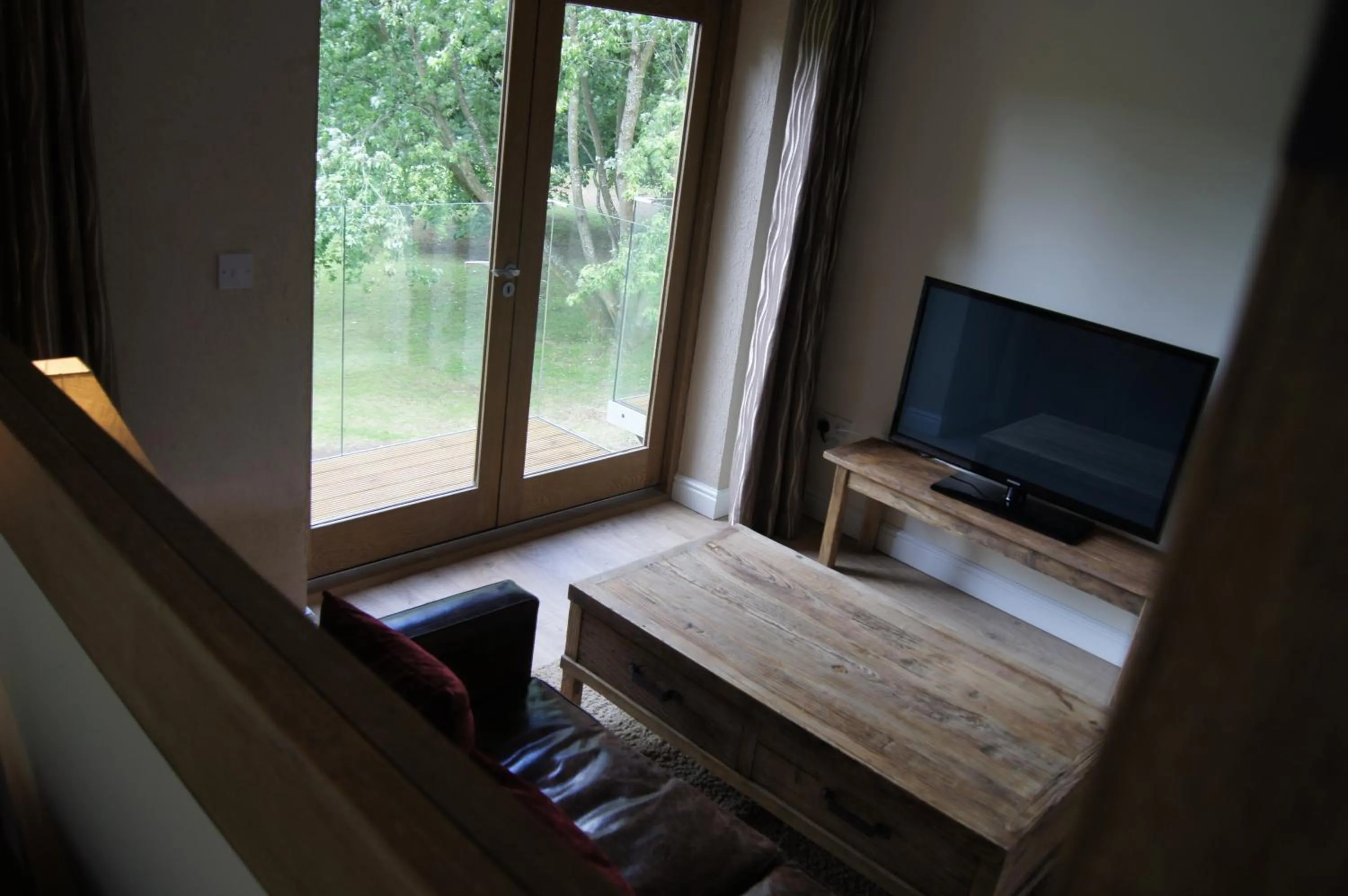TV and multimedia in Romneys Apartments & Suites