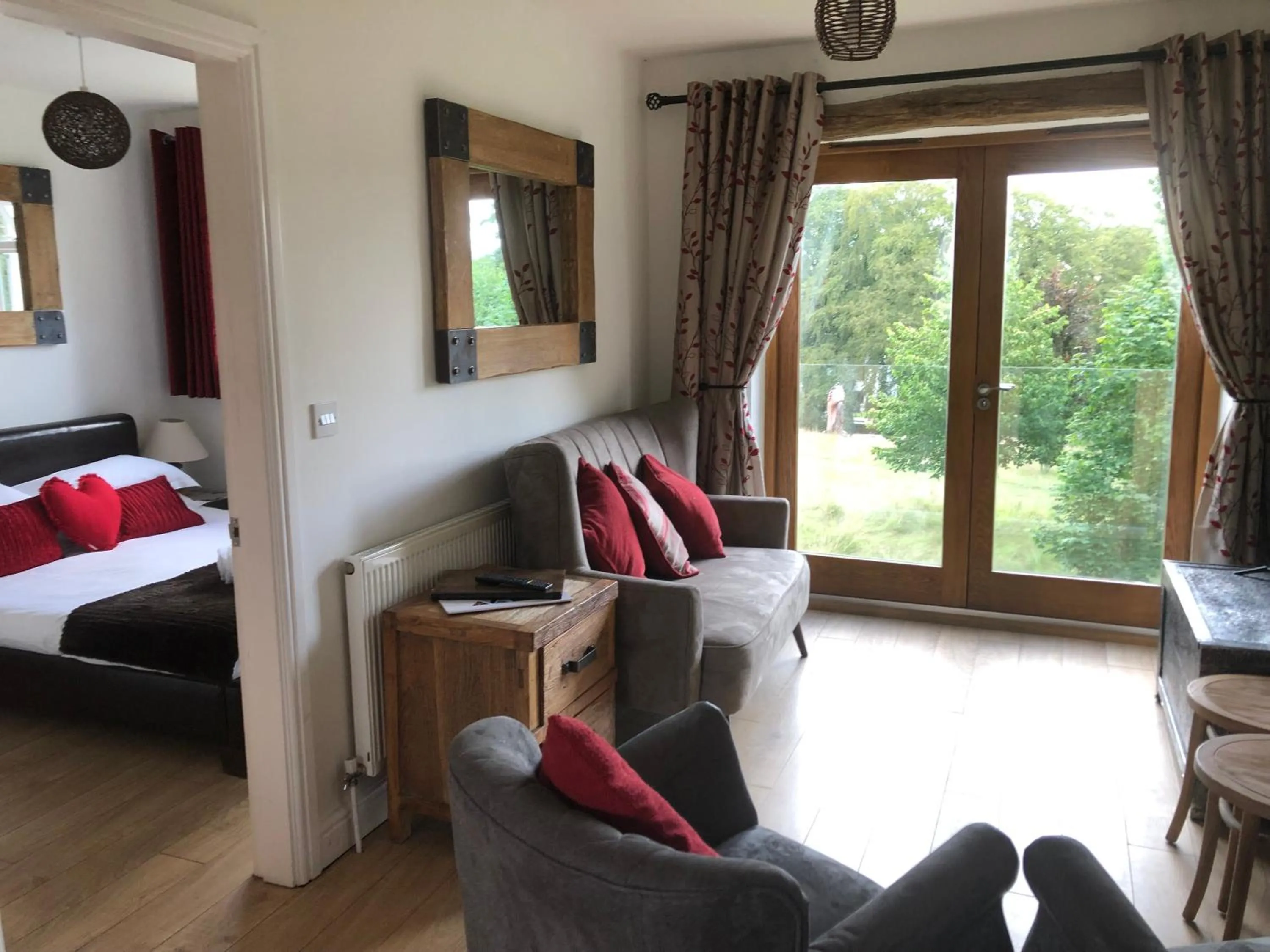 Seating area, Bed in Romneys Apartments & Suites
