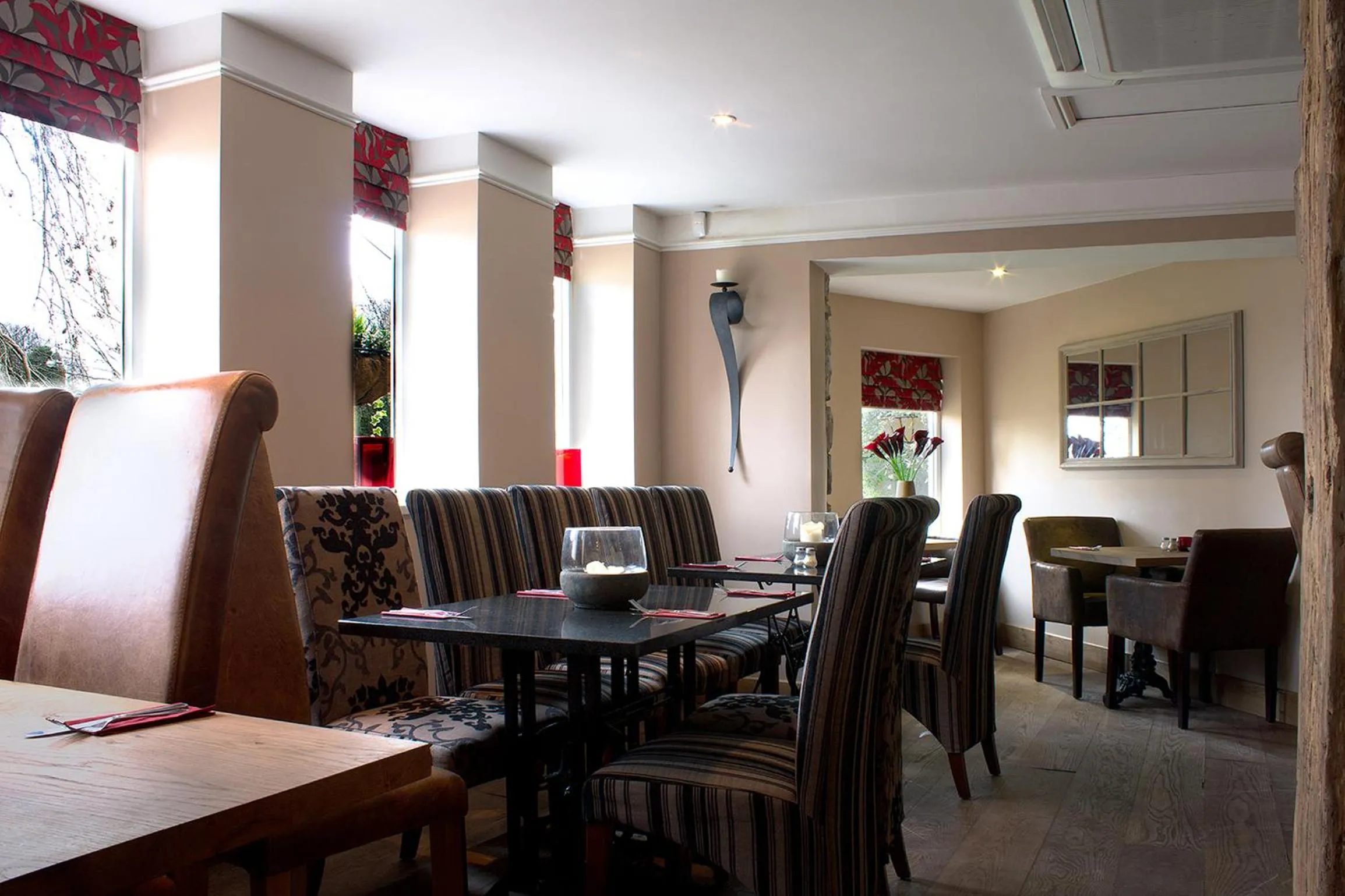 Restaurant/places to eat in Romneys Apartments & Suites