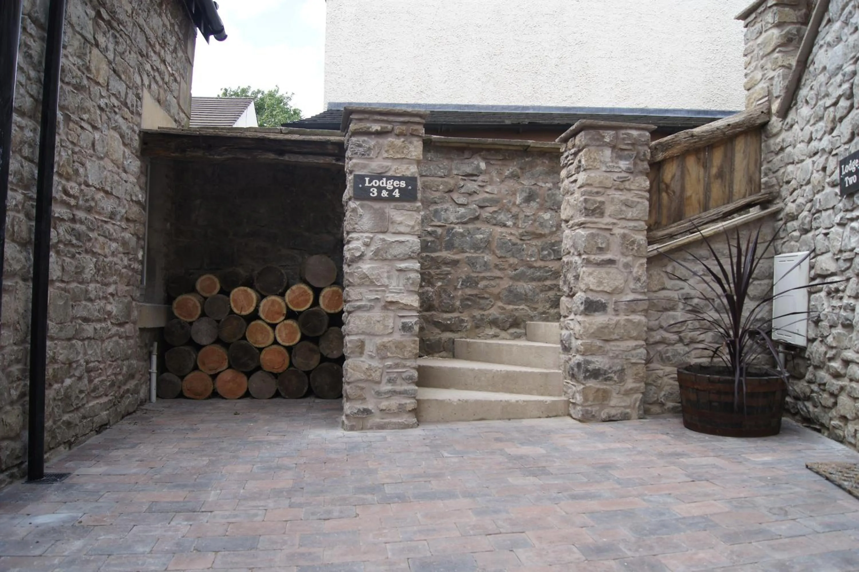 Facade/entrance in Romneys Apartments & Suites
