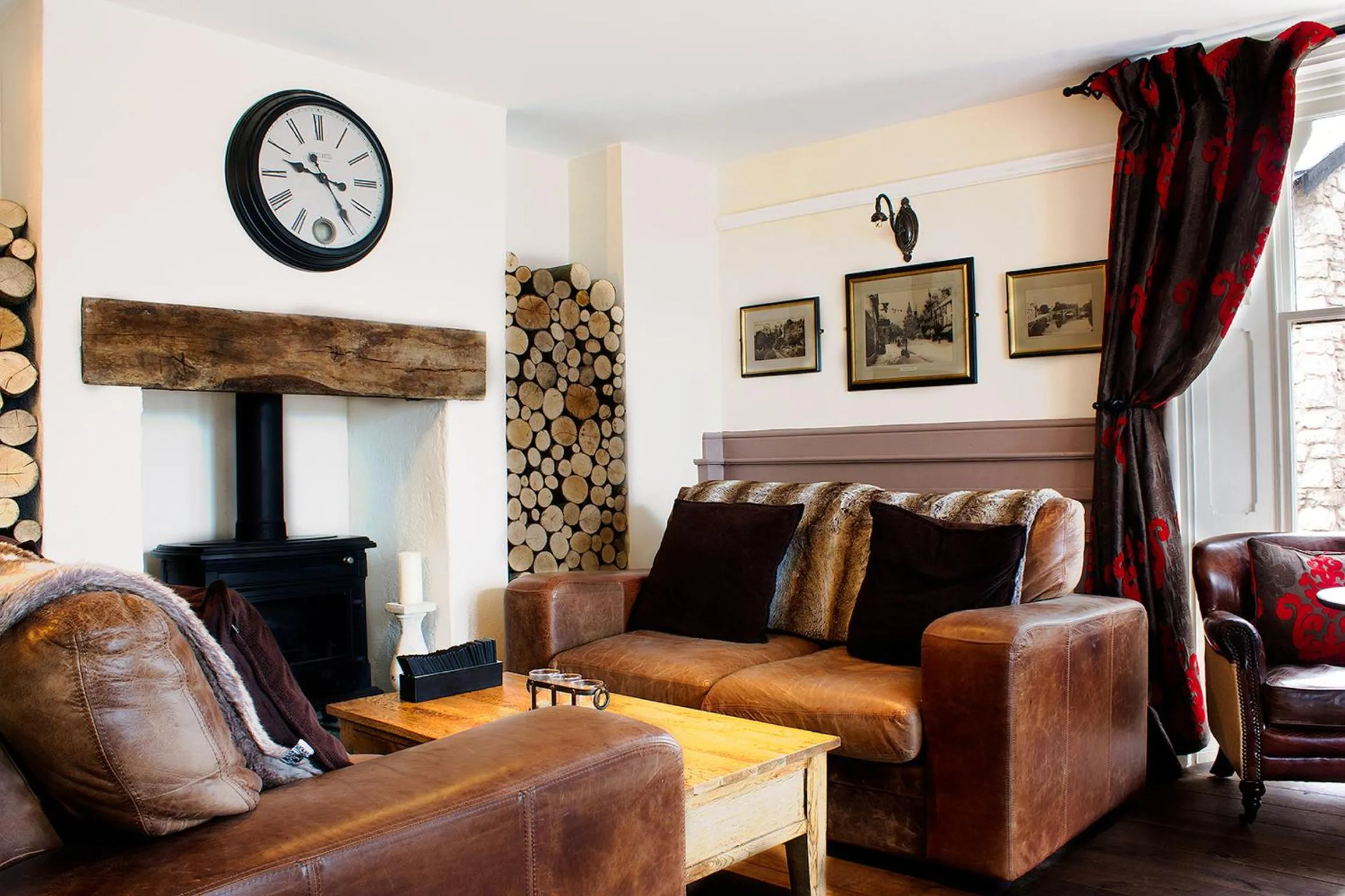 Lounge or bar in Romneys Apartments & Suites